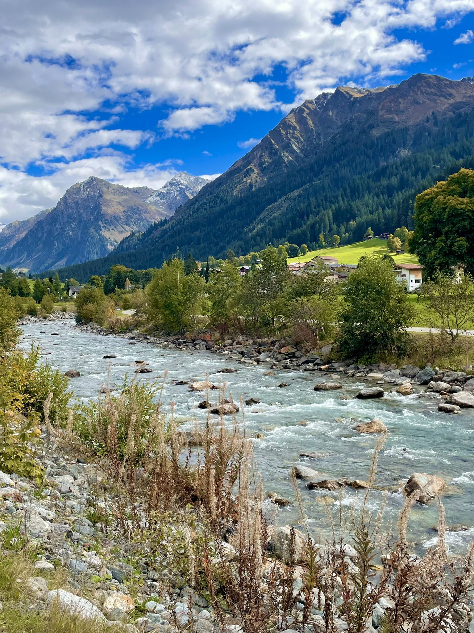 Blick zurück mit dem Fluss Landquart