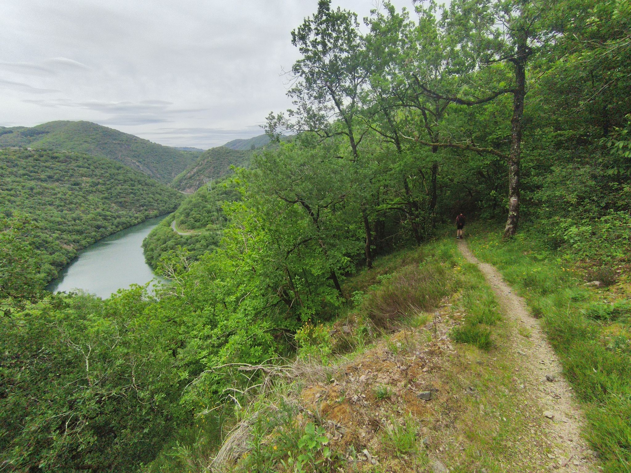 joli sentier avec point de vue