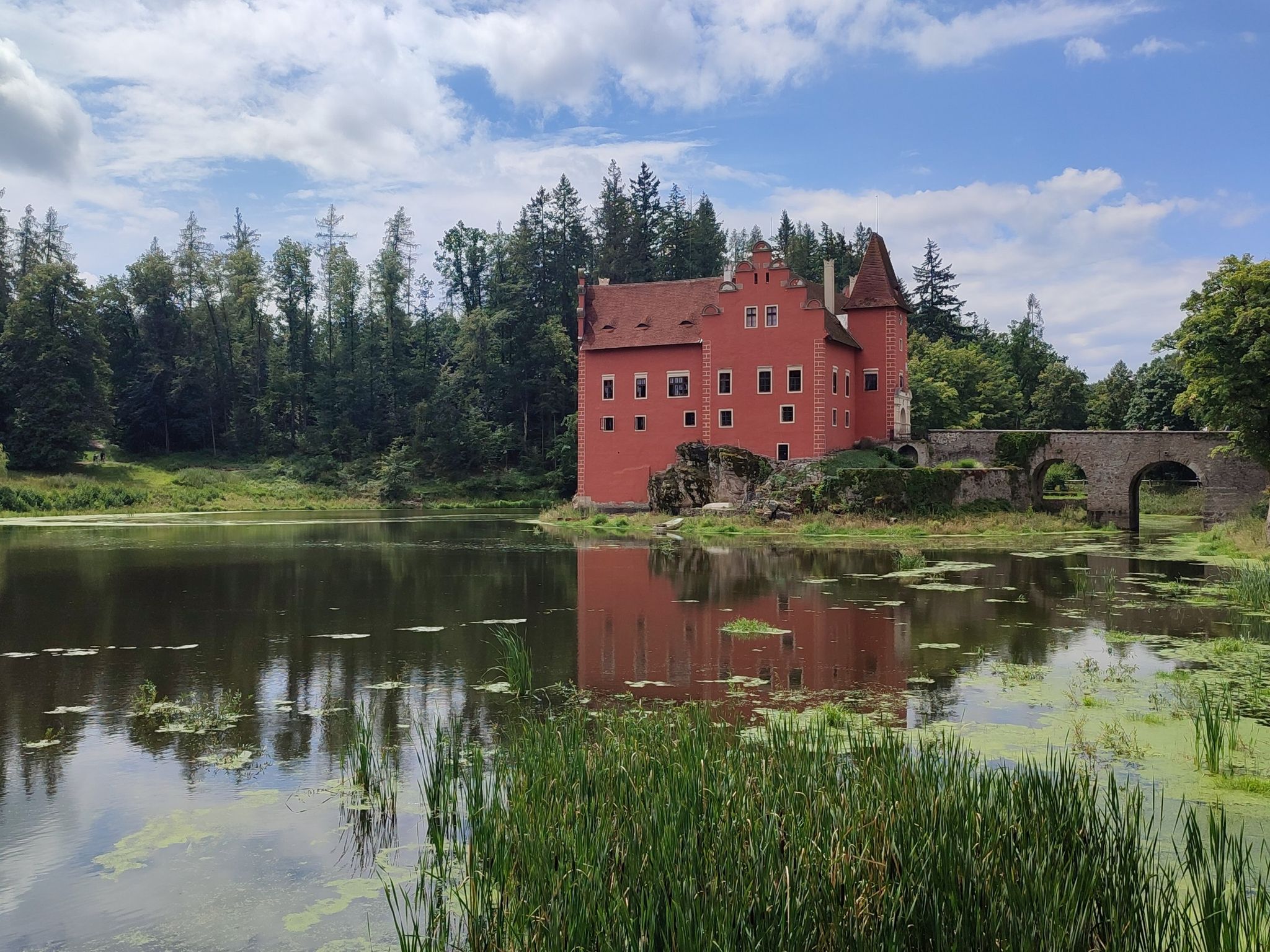Schönheit über dem Wasser