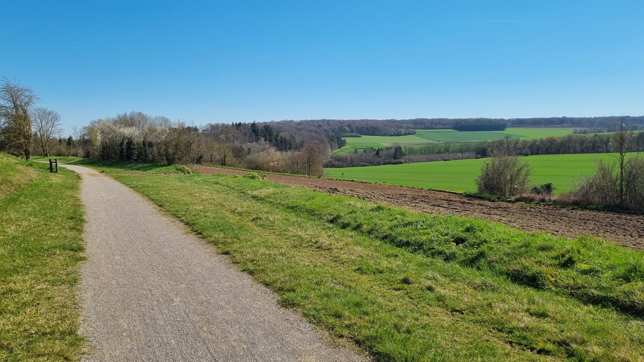 Belle véloroute agréable et roulante / Beautiful, pleasant and easy cycle route