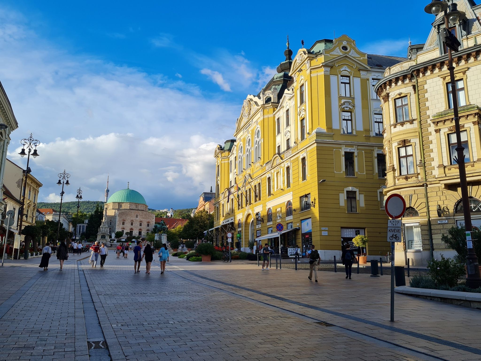 Széchényi tér mit moschee