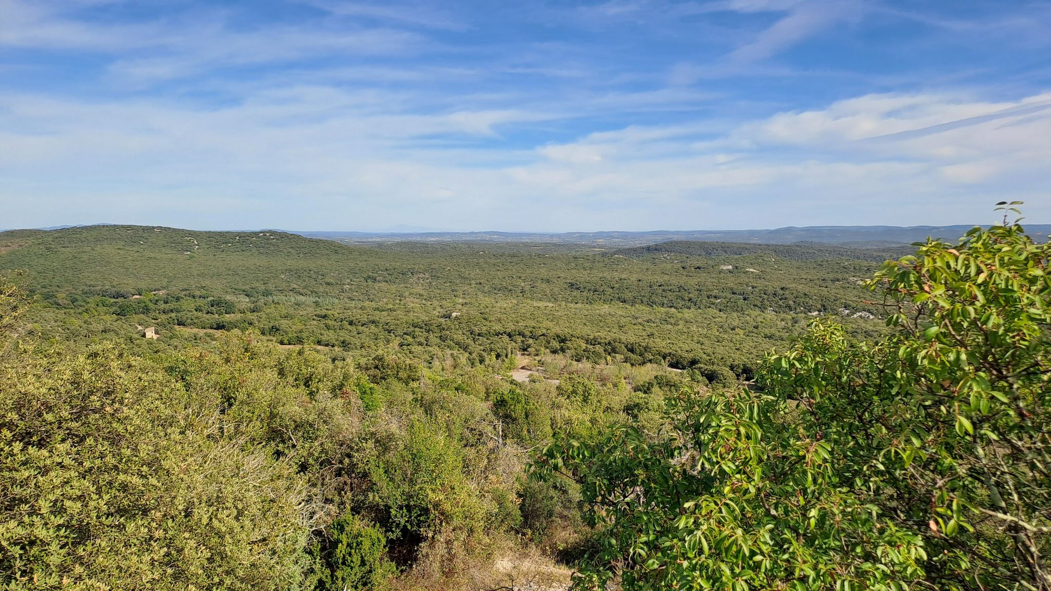 Vue du plateau Les Trois Prieurs vers Sauve à 6 km.