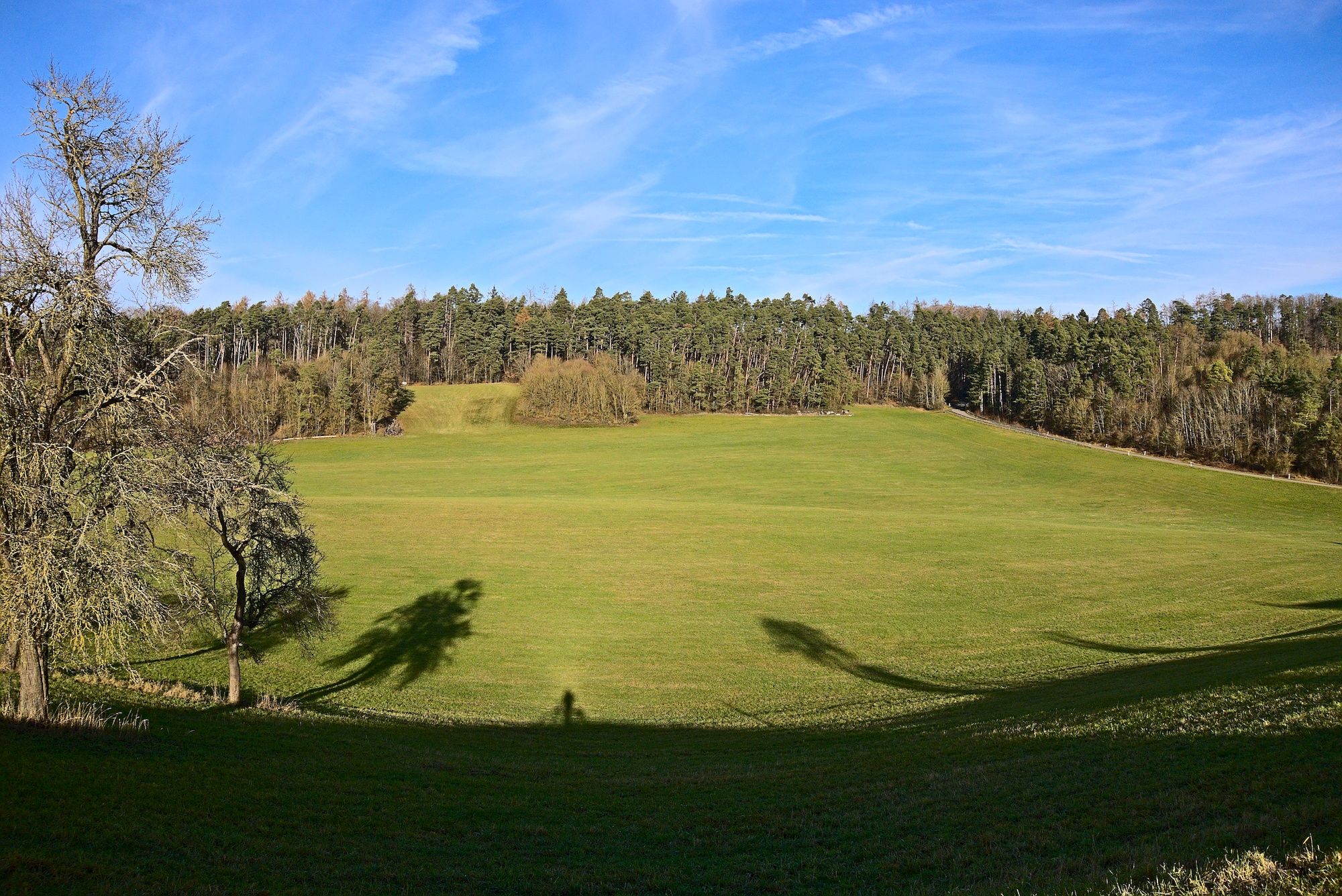 Am Anstieg aus dem Zenntal: der kleine Schattenmann unten gehört zu mir