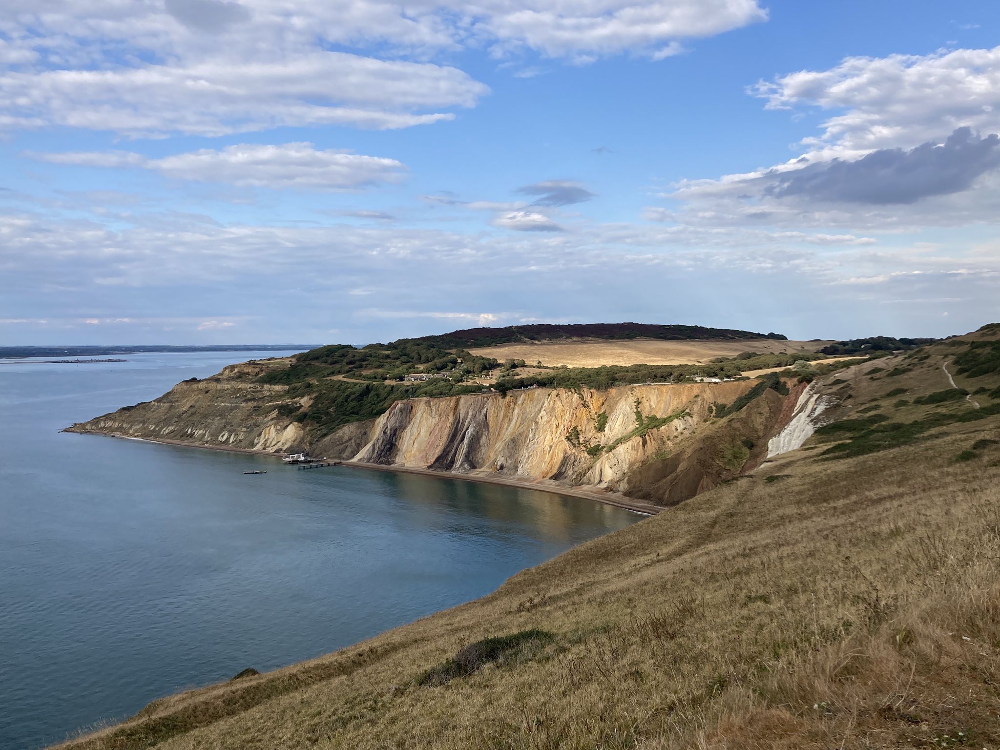 Farbige Kreidefelsen der Alum Bucht