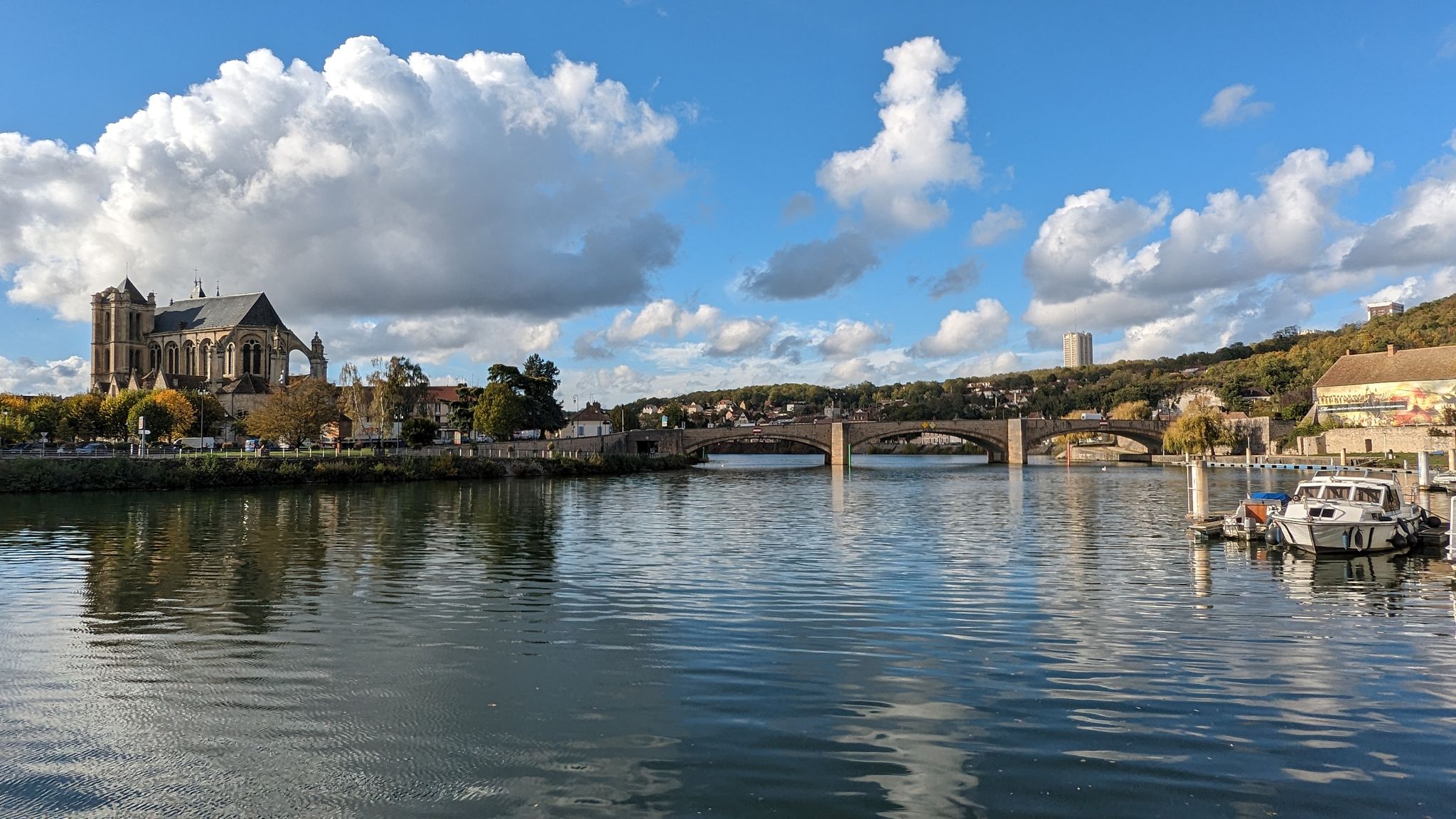 Nochmal die Kirche und die Yonne-Brücke über den gleichnamigen Fluss