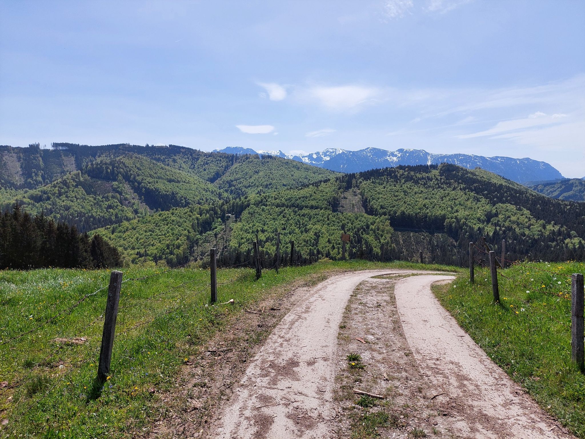 Blick zum Richtberg und zum Höllengebirge