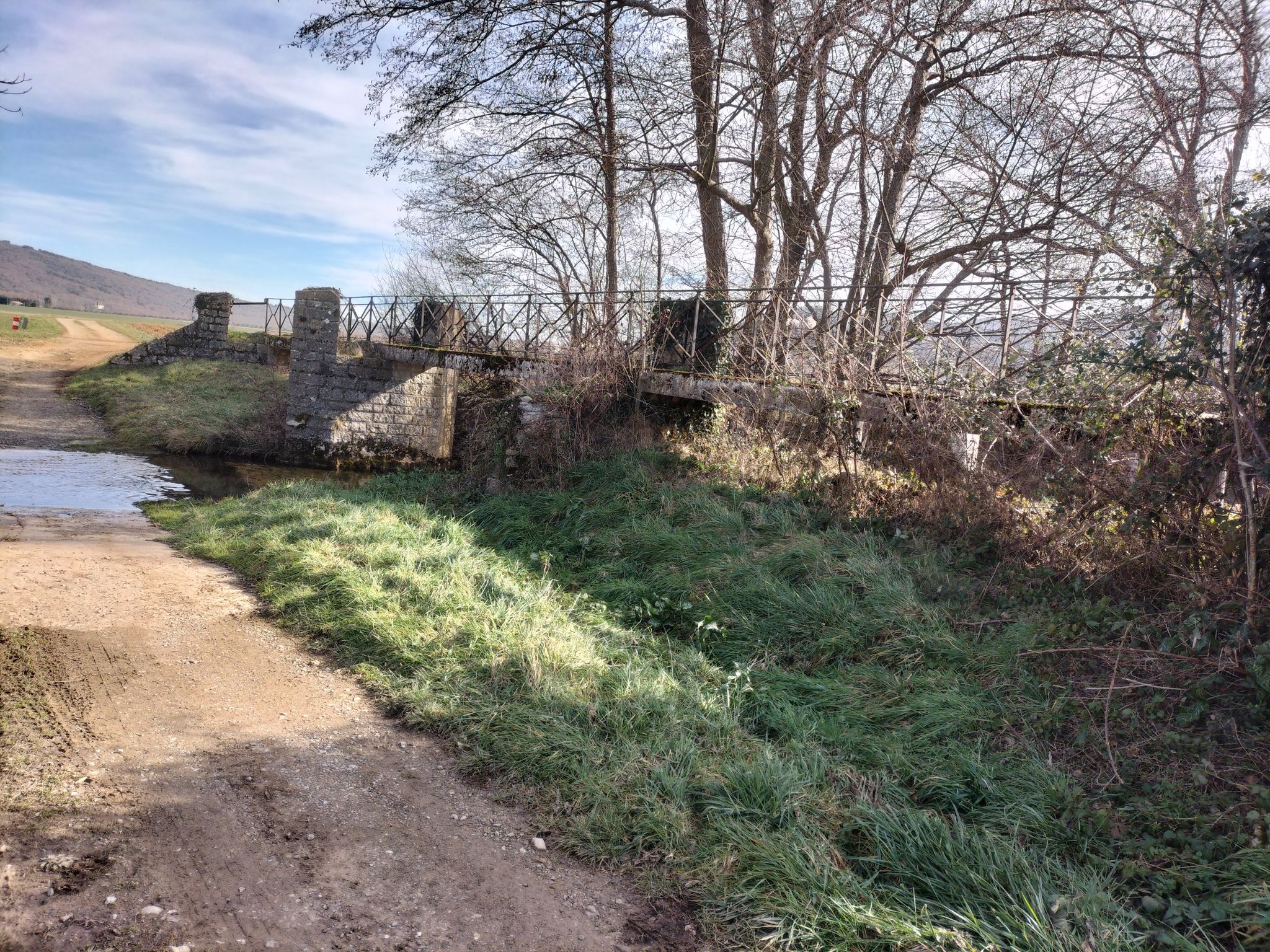 Le pont de la rivière k......