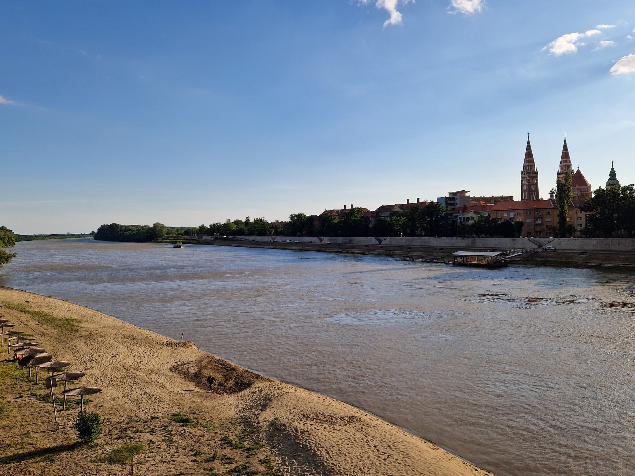 Blick von der „Belvarosi-Brücke“ auf die Theiß