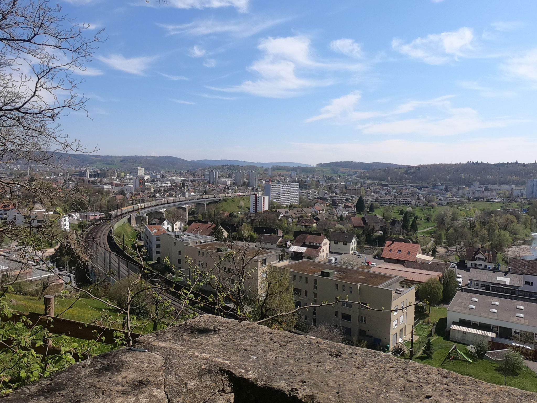 Blick runter auf Brugg und auf die SBB Bözberglinie