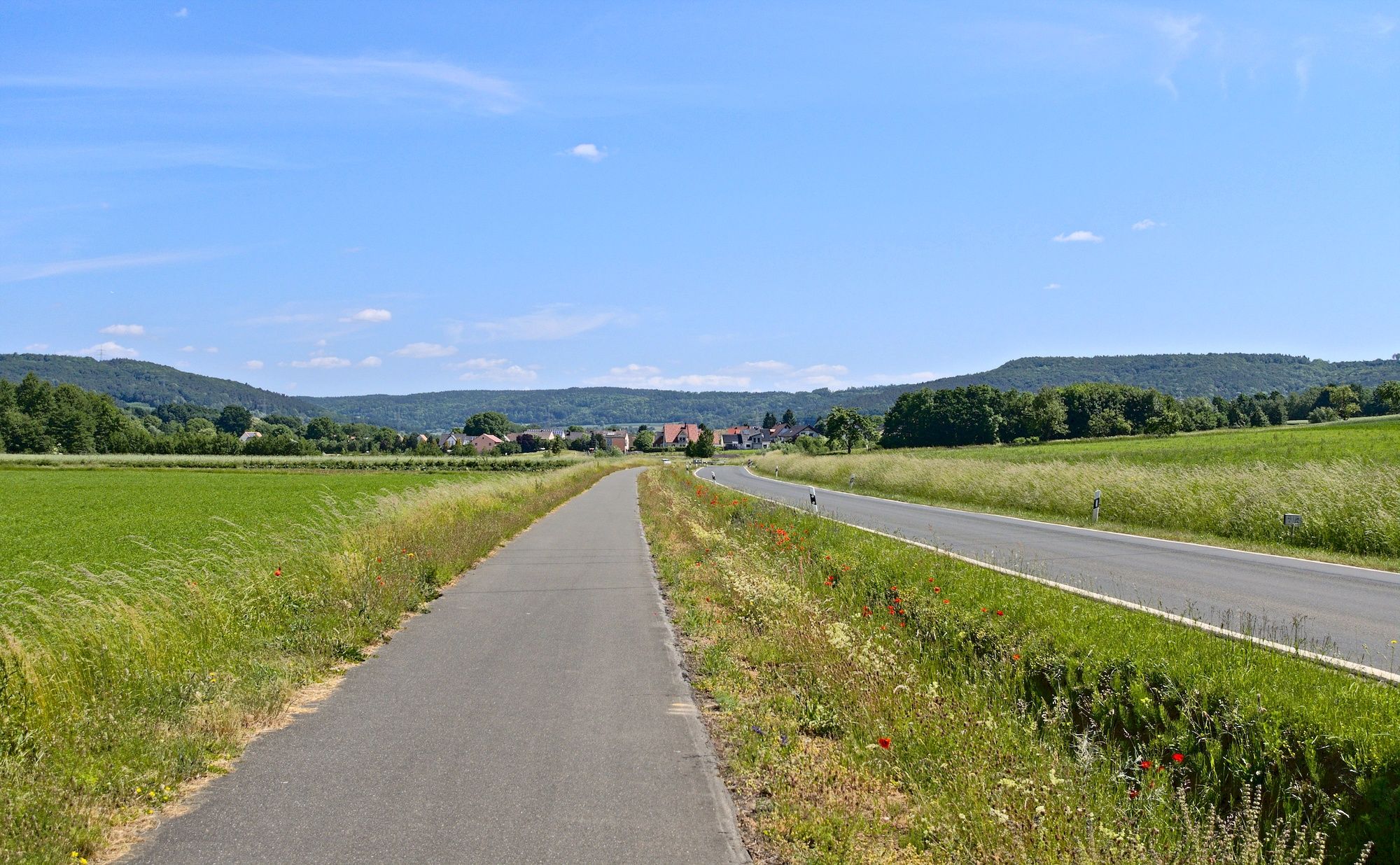 Zufahrt auf den Gemeindeteil Weigelshofen