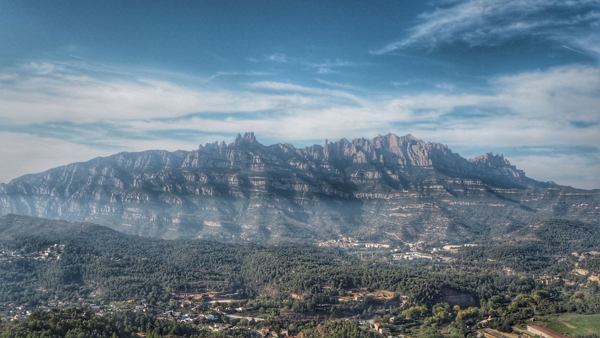 Panoràmica de Montserrat des de dalt de la ferrada