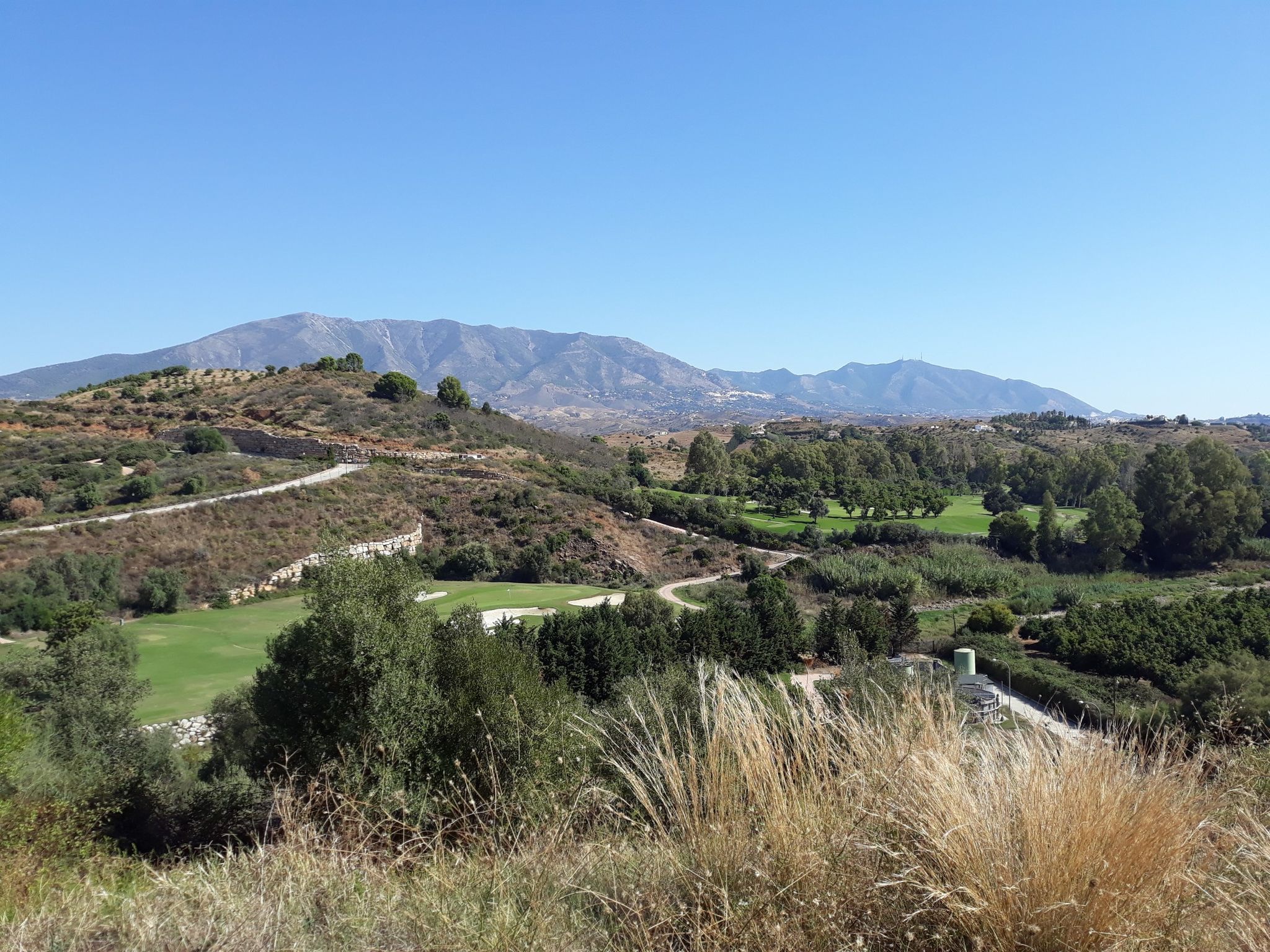 Golfclub La Cala, Sierra de Mijas im Hintergrund 