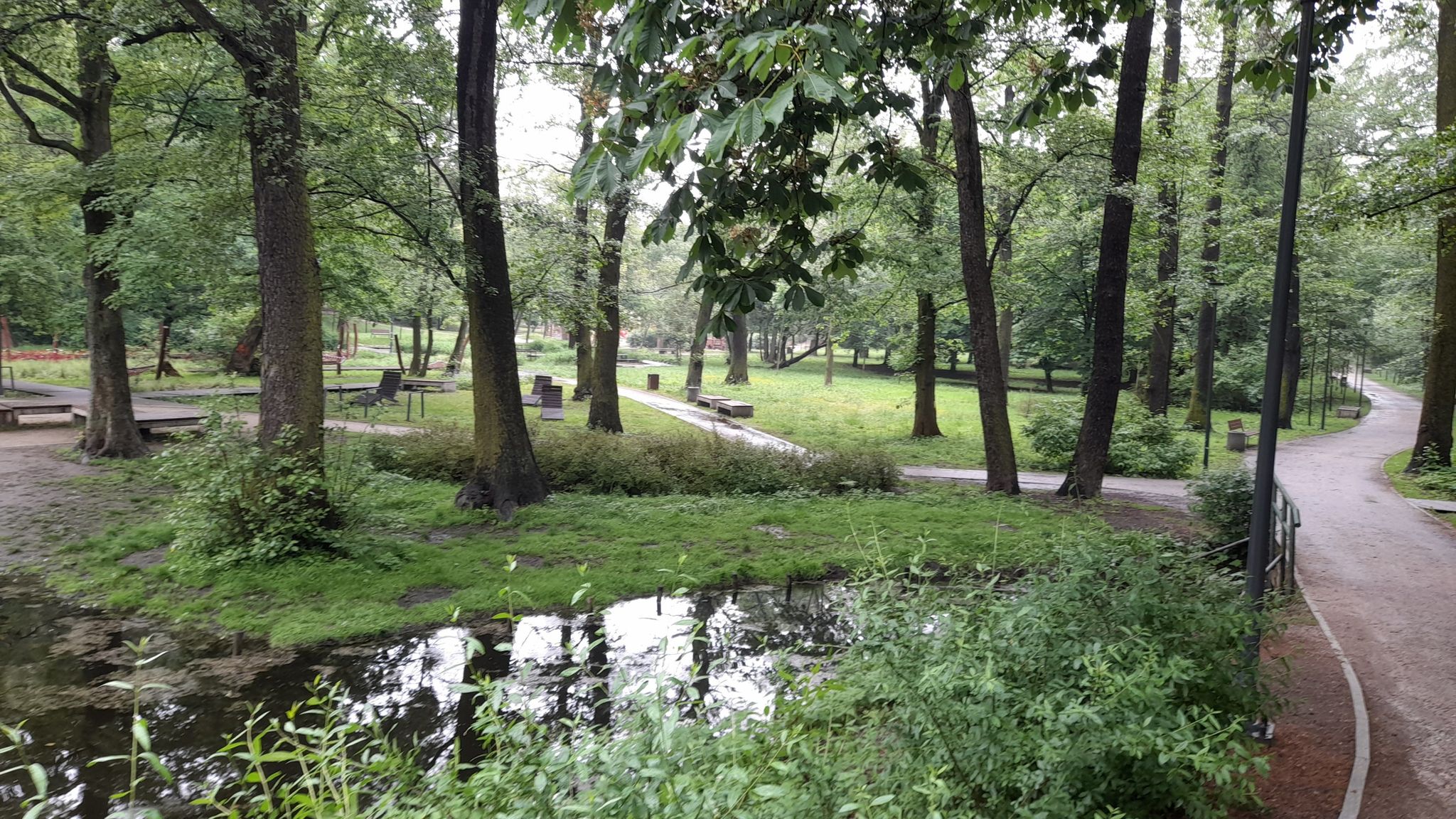 Park pomiędzy Kniaziewivza a Idzikowskiego
