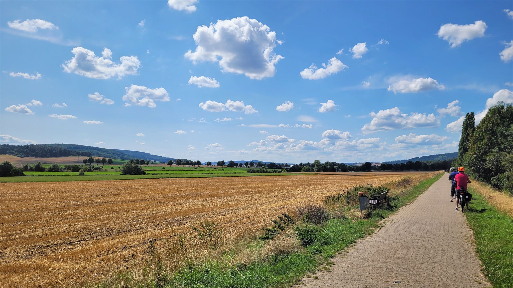 Getreide- und Rübenfelder prägen das Weserbergland