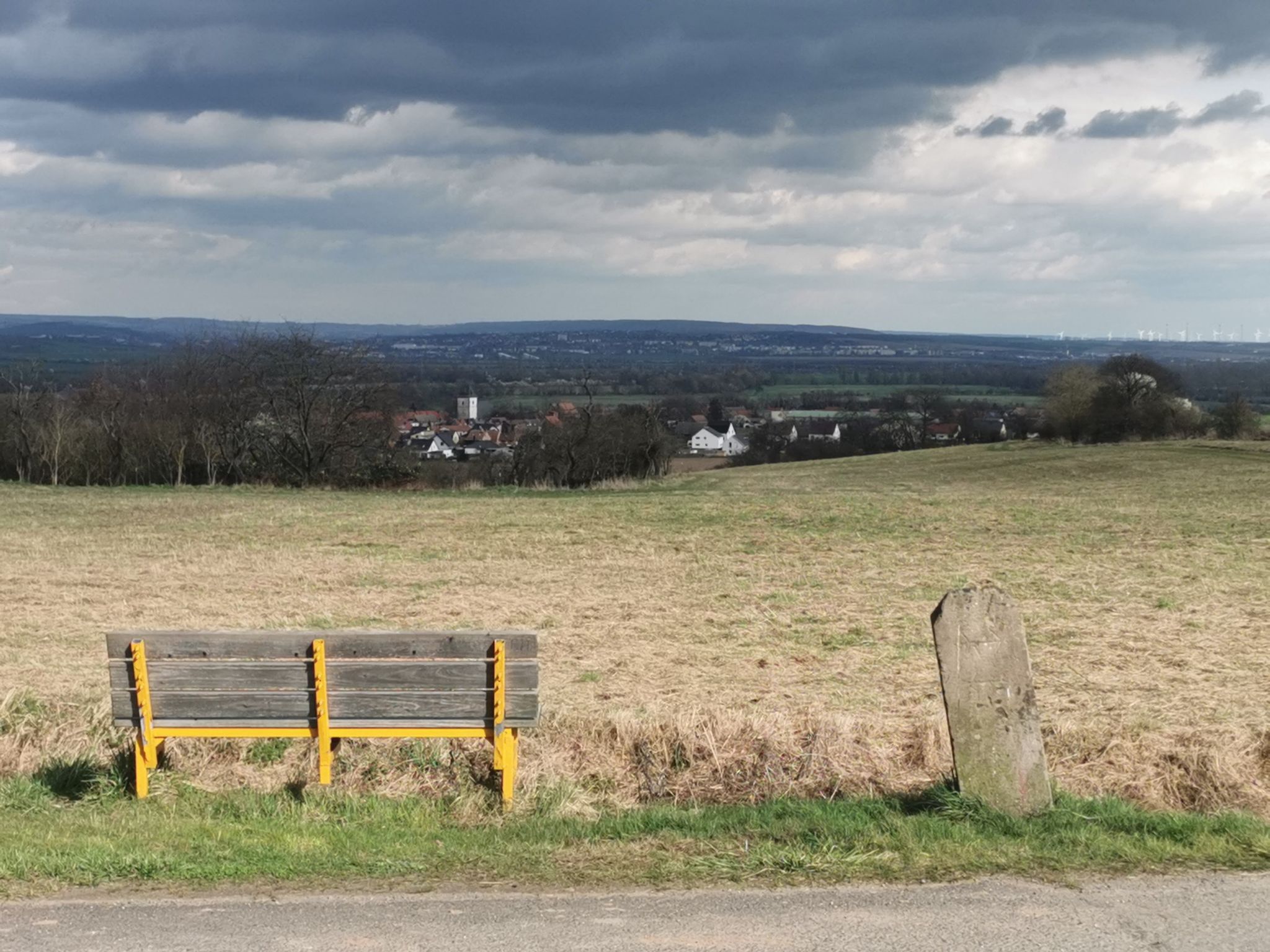 Blick Richtung Osten über Brücken und die Goldene Aue nach Sangerhausen