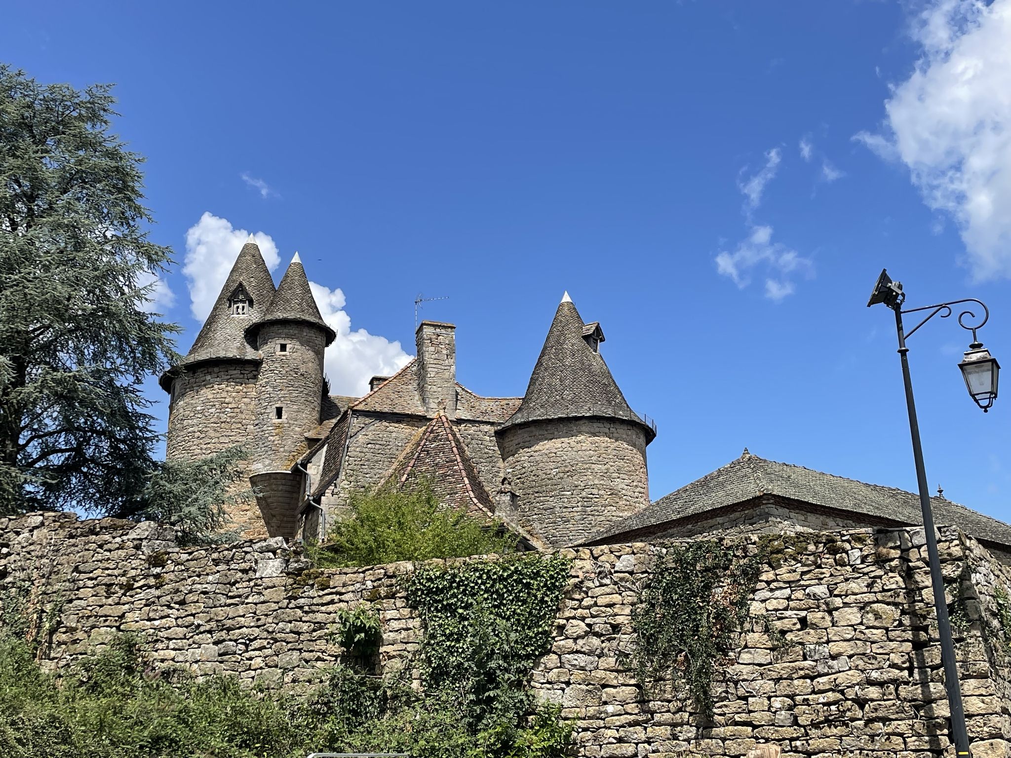 Kleine Burg in Thégra