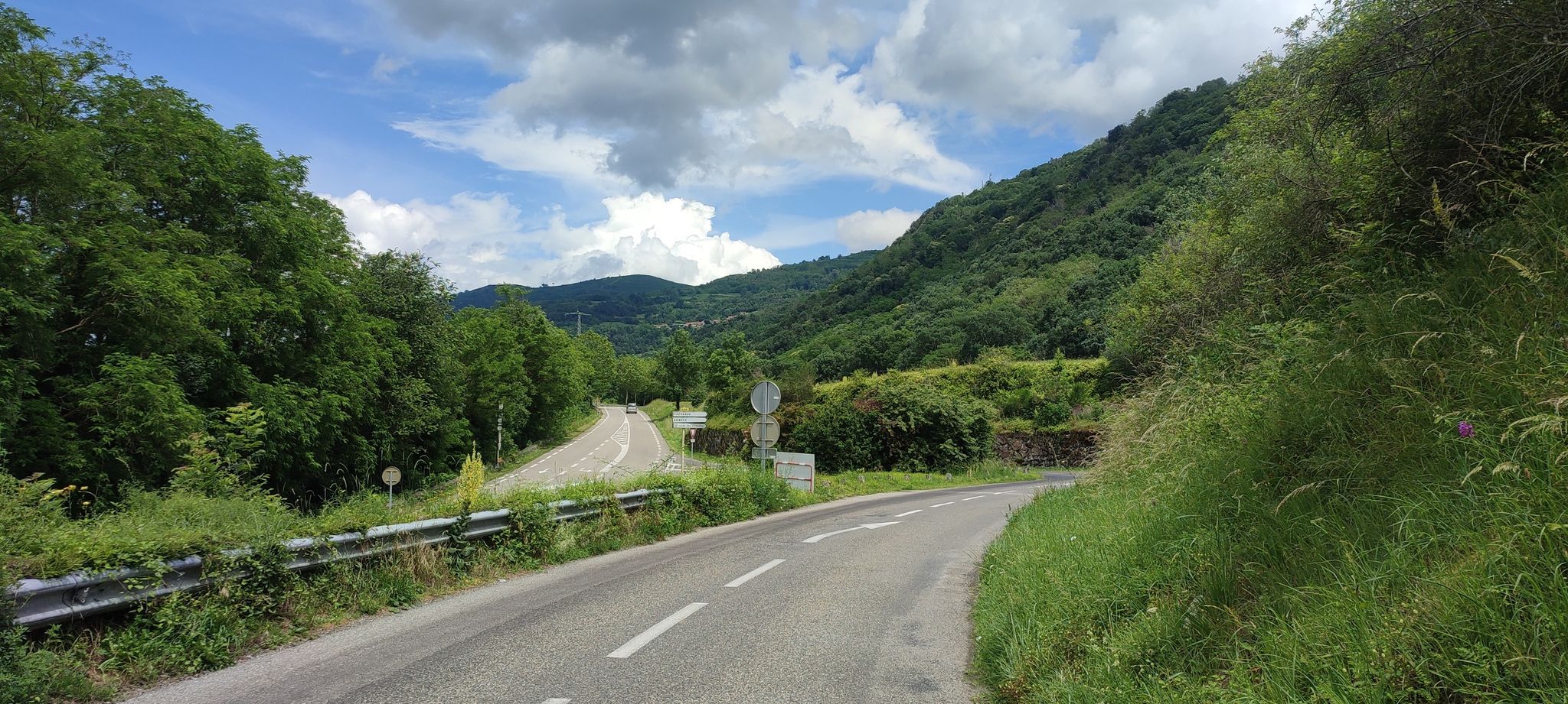 Im Tal der Ariege, D618 mit Hauptstraße