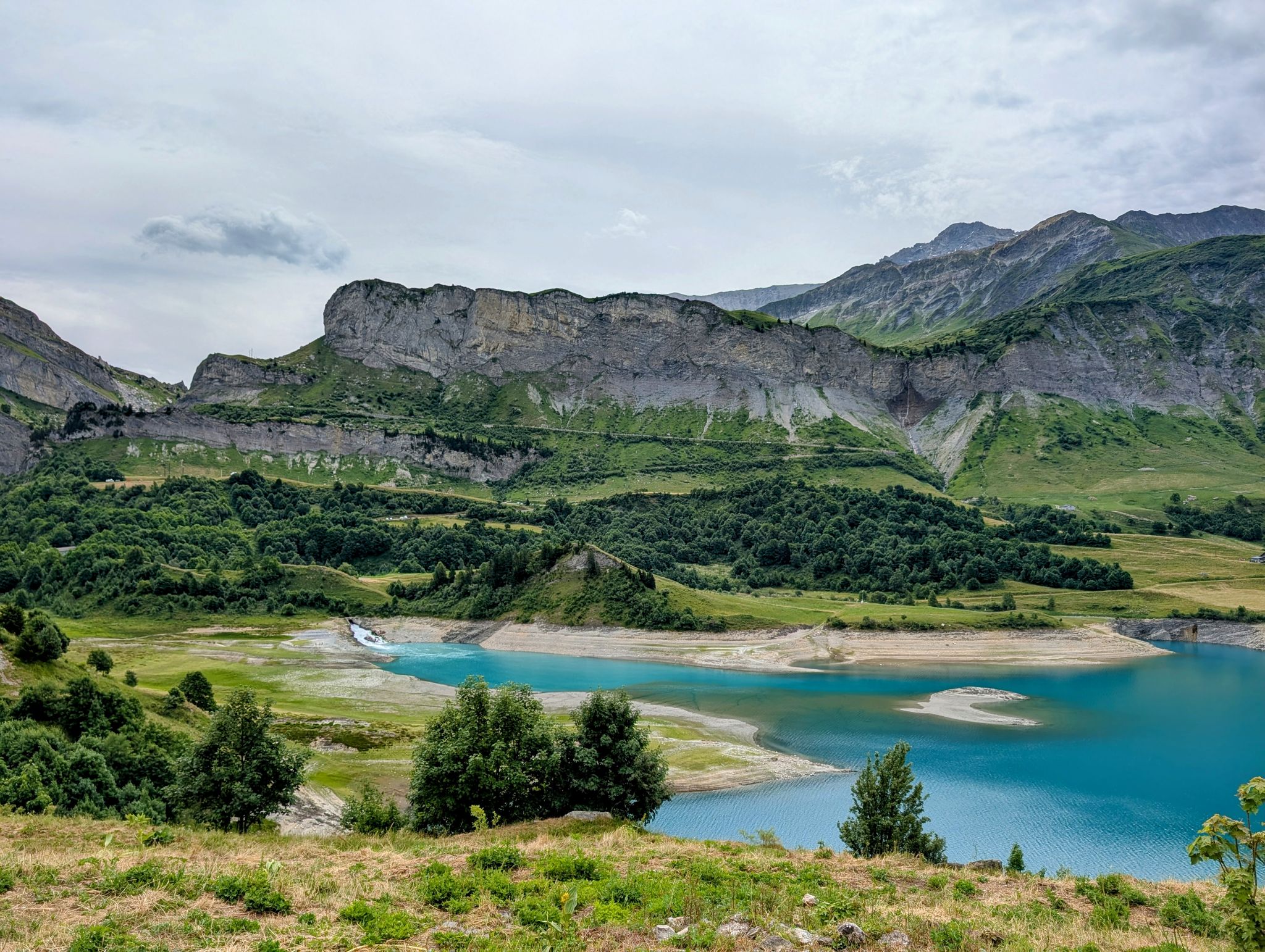 Aussicht auf den Lac de Roseland von der Chapelle de Roselend