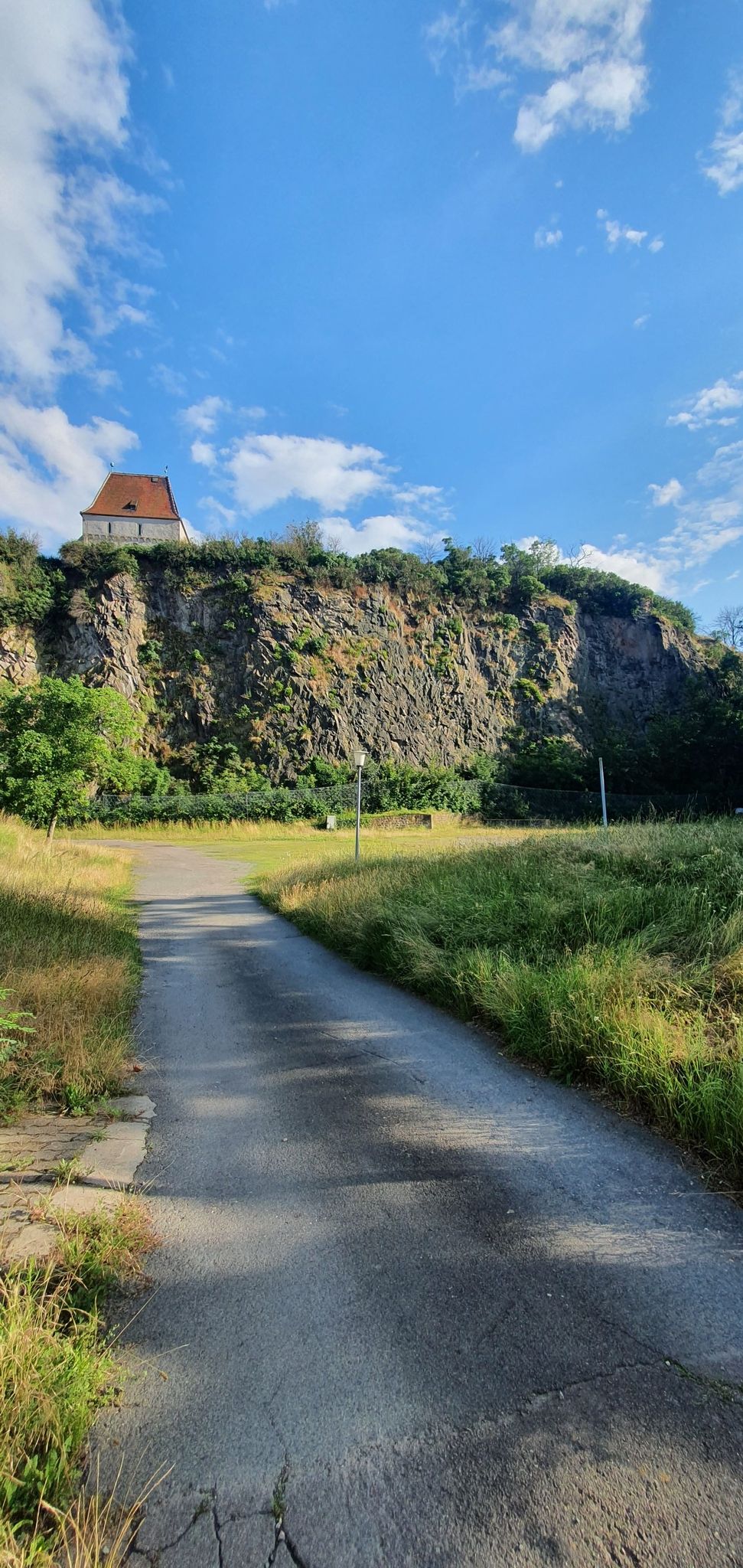 Freilichtbühne mit Doppelkapelle