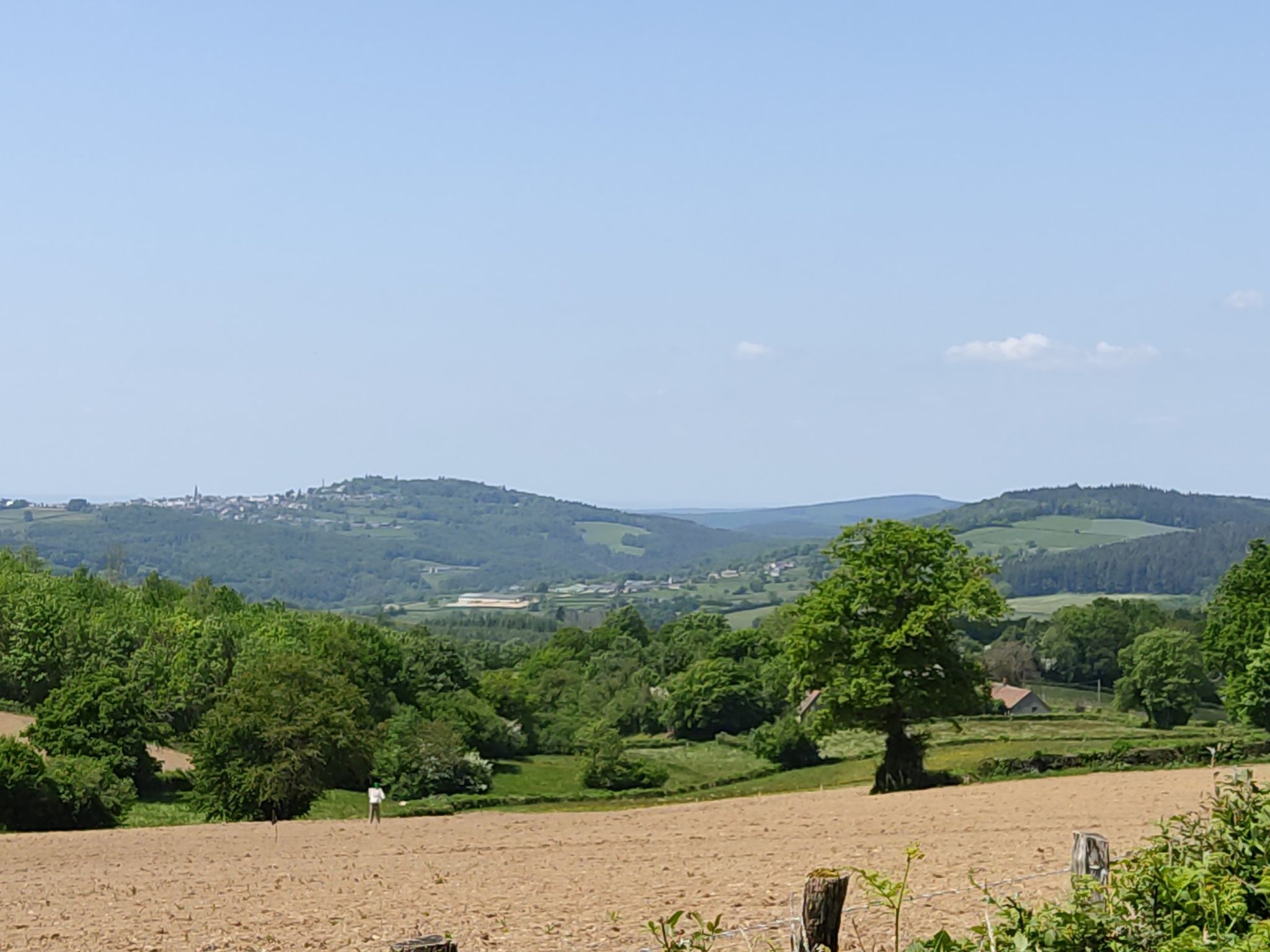 à la sortie d'Arleuf