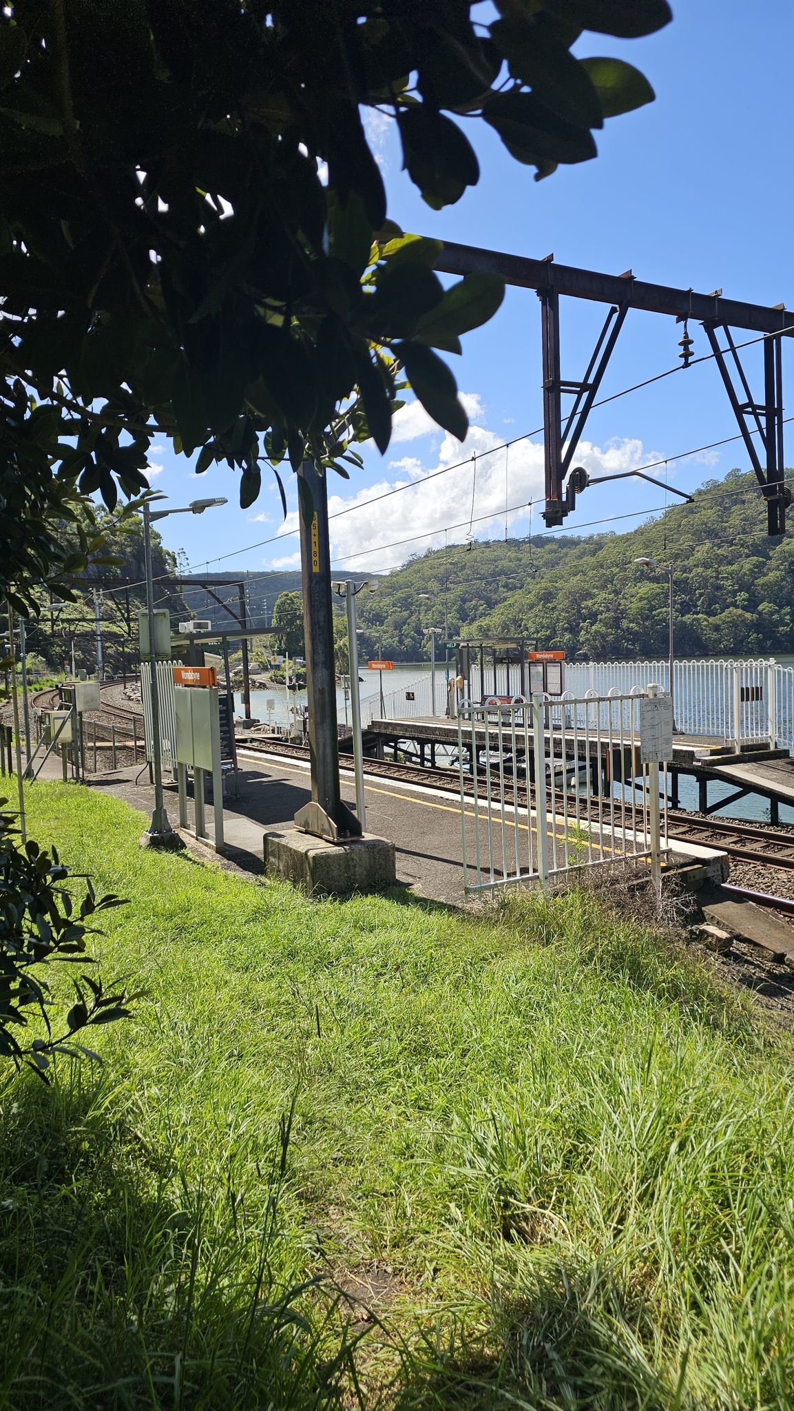 Wondabyne station