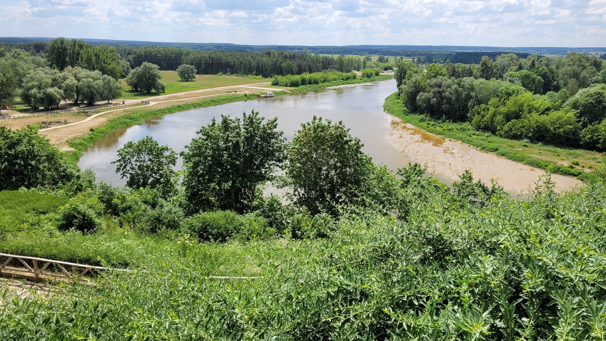 widok z góry zamkowej na rzekę Bug