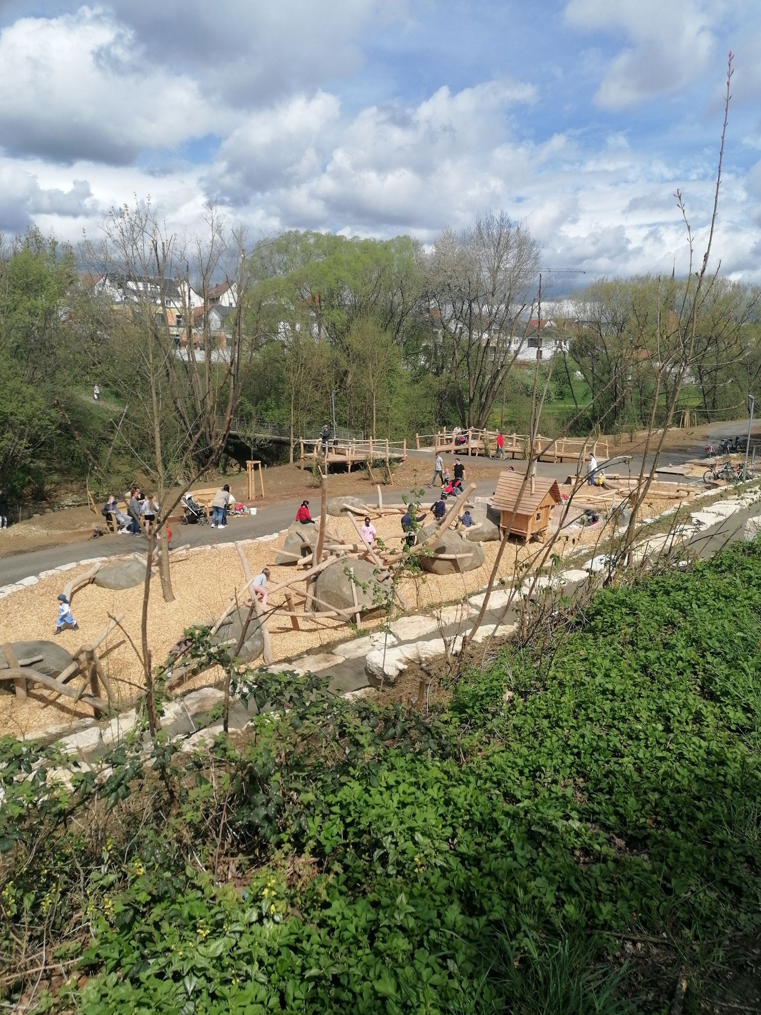 neuer Spielplatz und Park in Rechberghausen