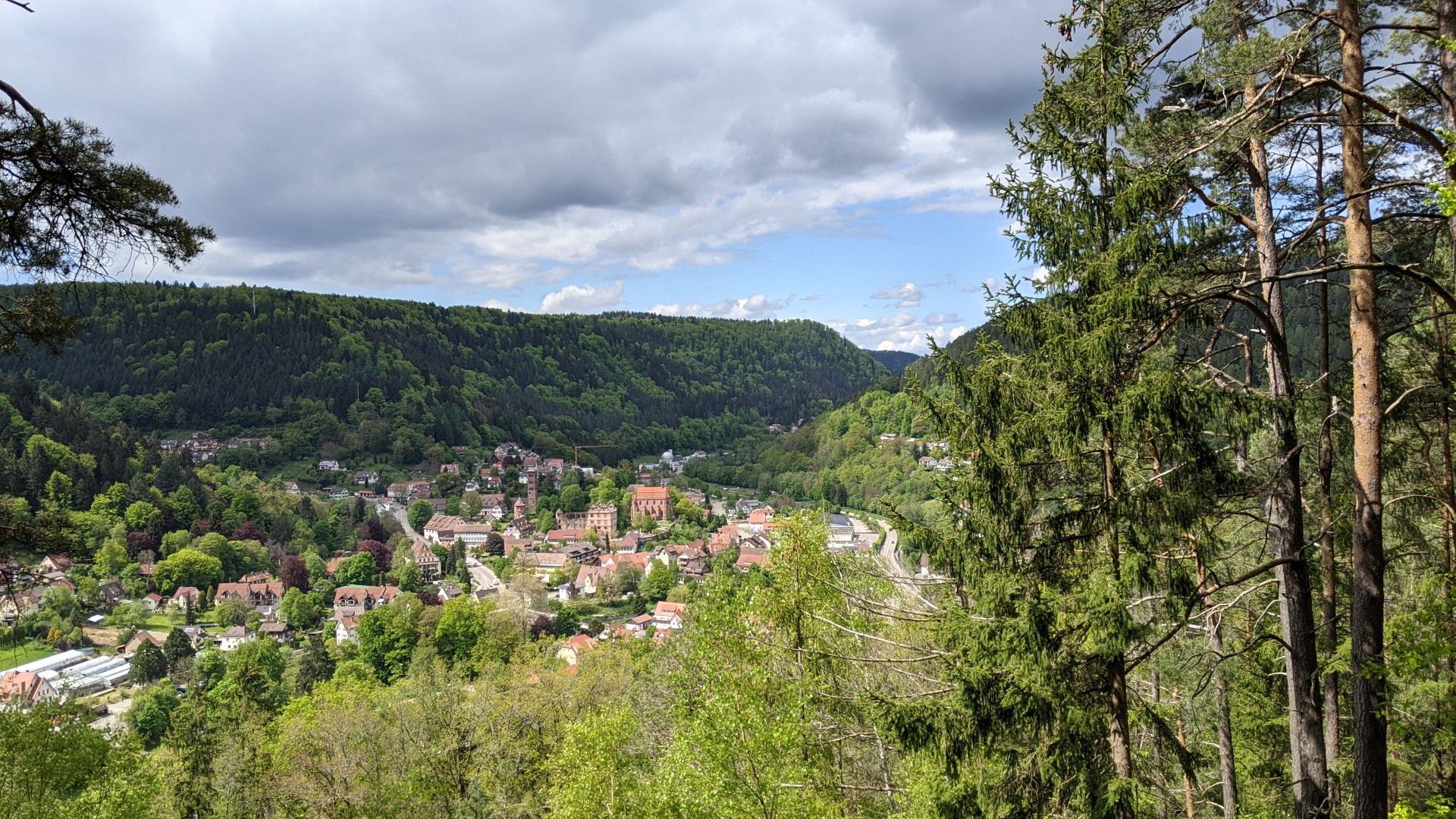 Blick von der Welzberghütte über Hirsau