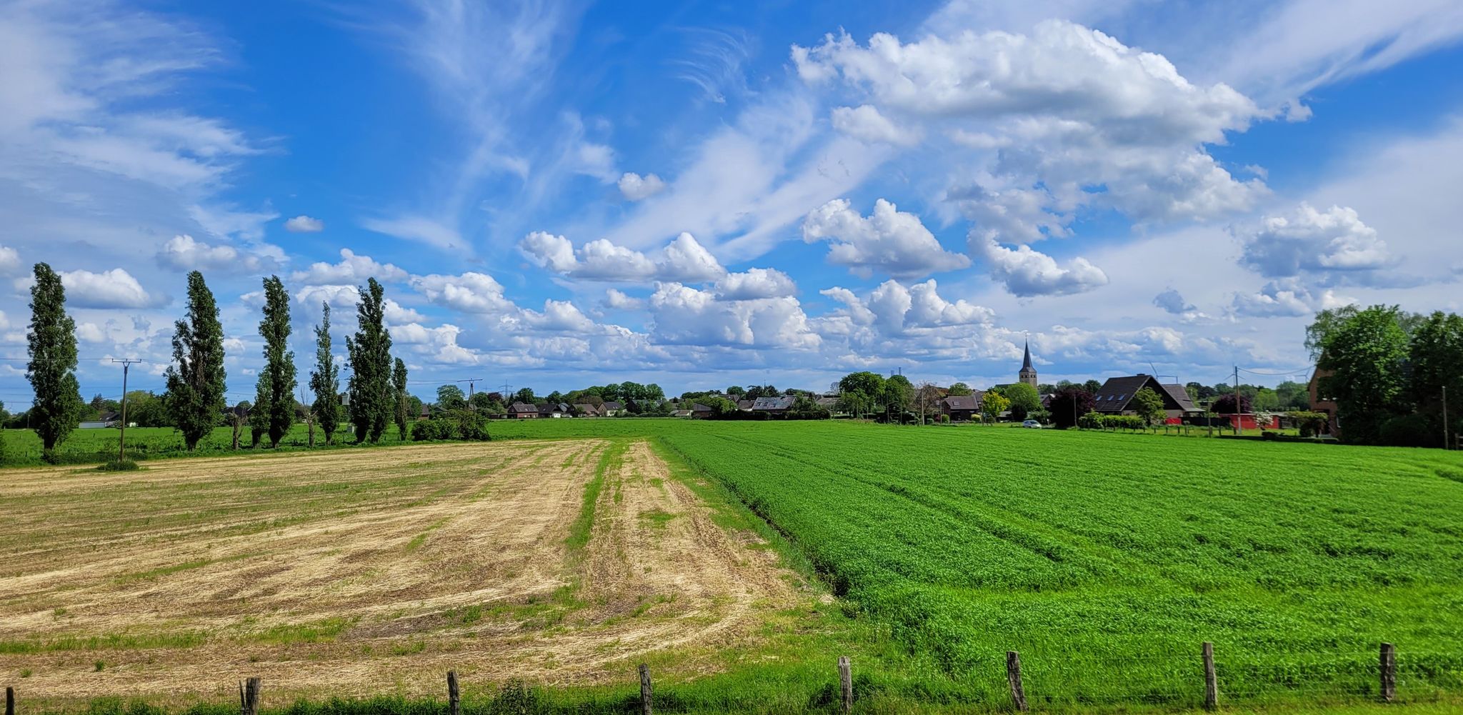 Spektakuläre Wolkenformationen bei zunehmend schönem Wetter