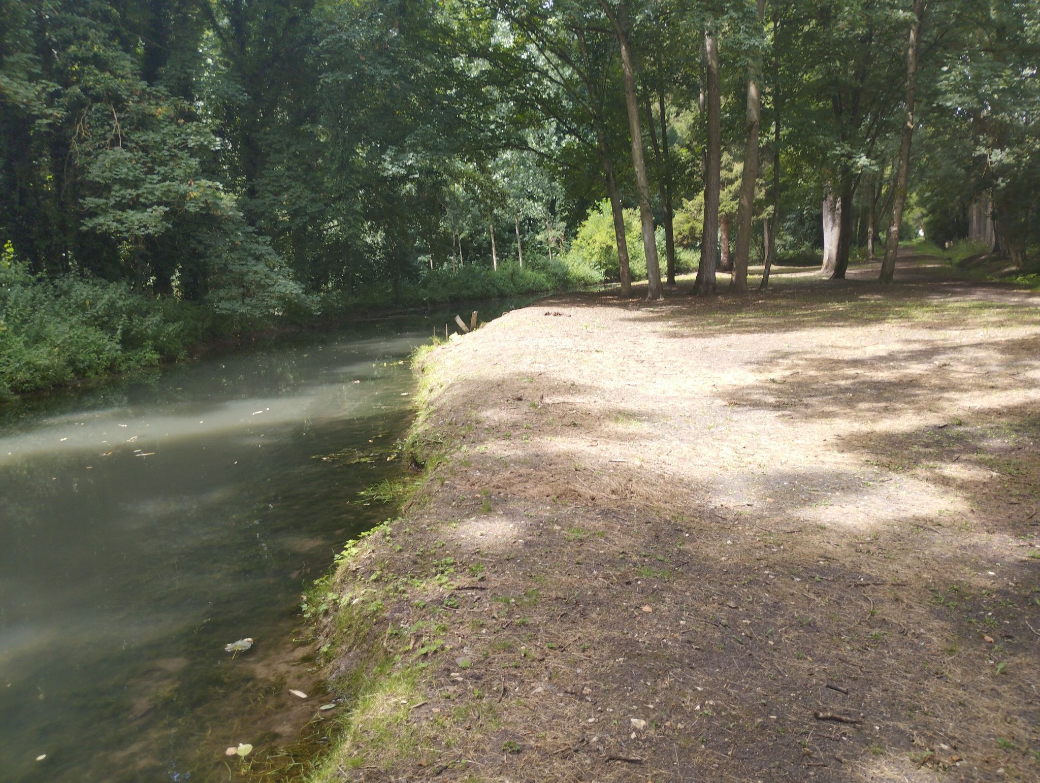 super sentier à la sortie de gallardon