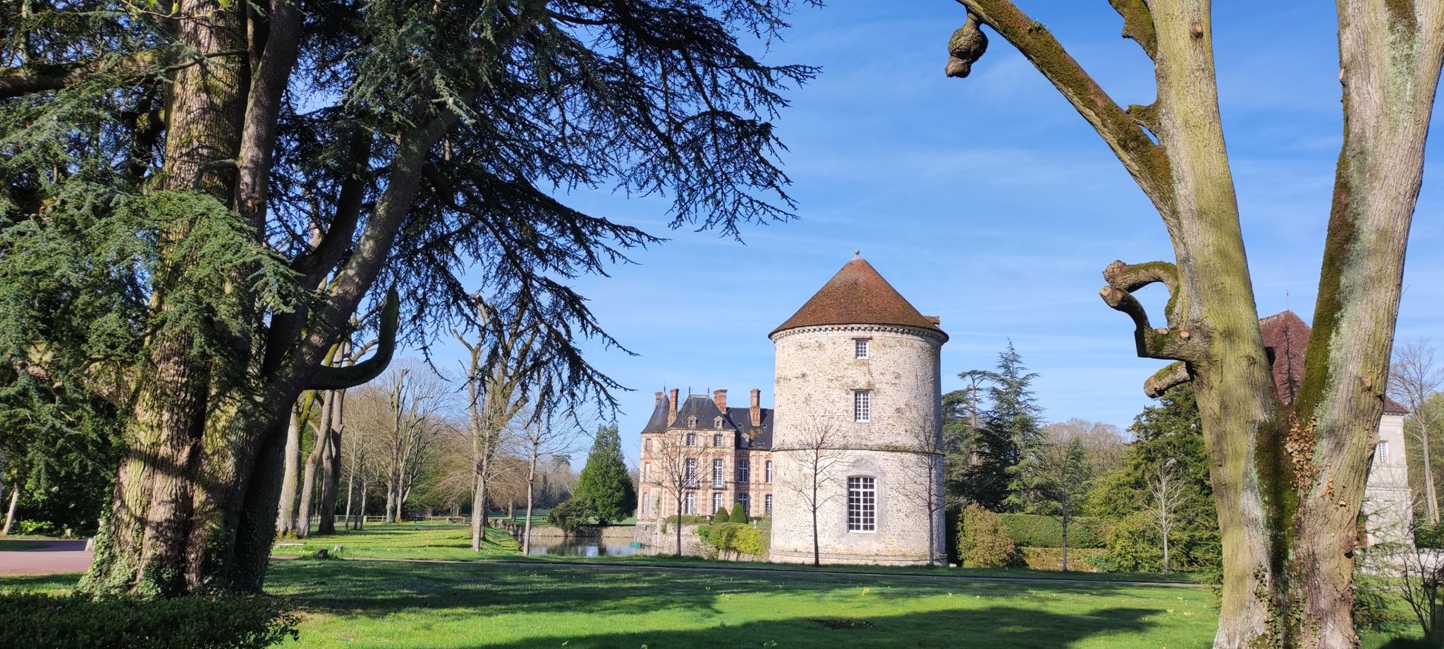 château des seigneurs de la houssaye