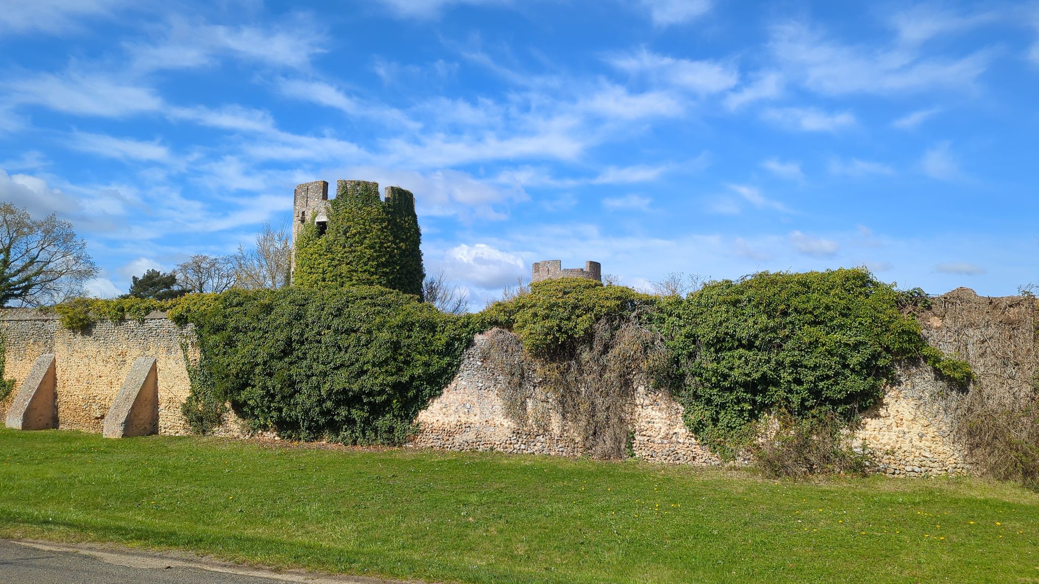 Ruines du château de Prémont