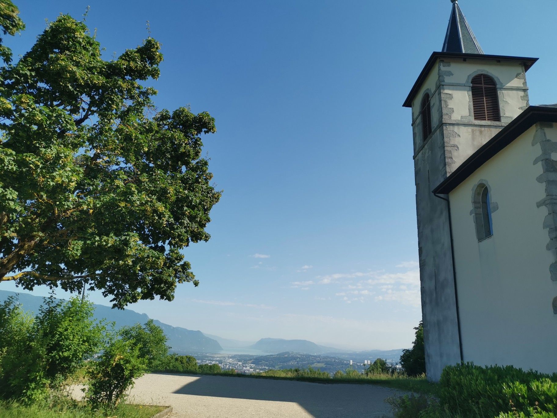 Beau point de vue à l'église de Montagnole / Beautiful viewpoint at the Montagnole church