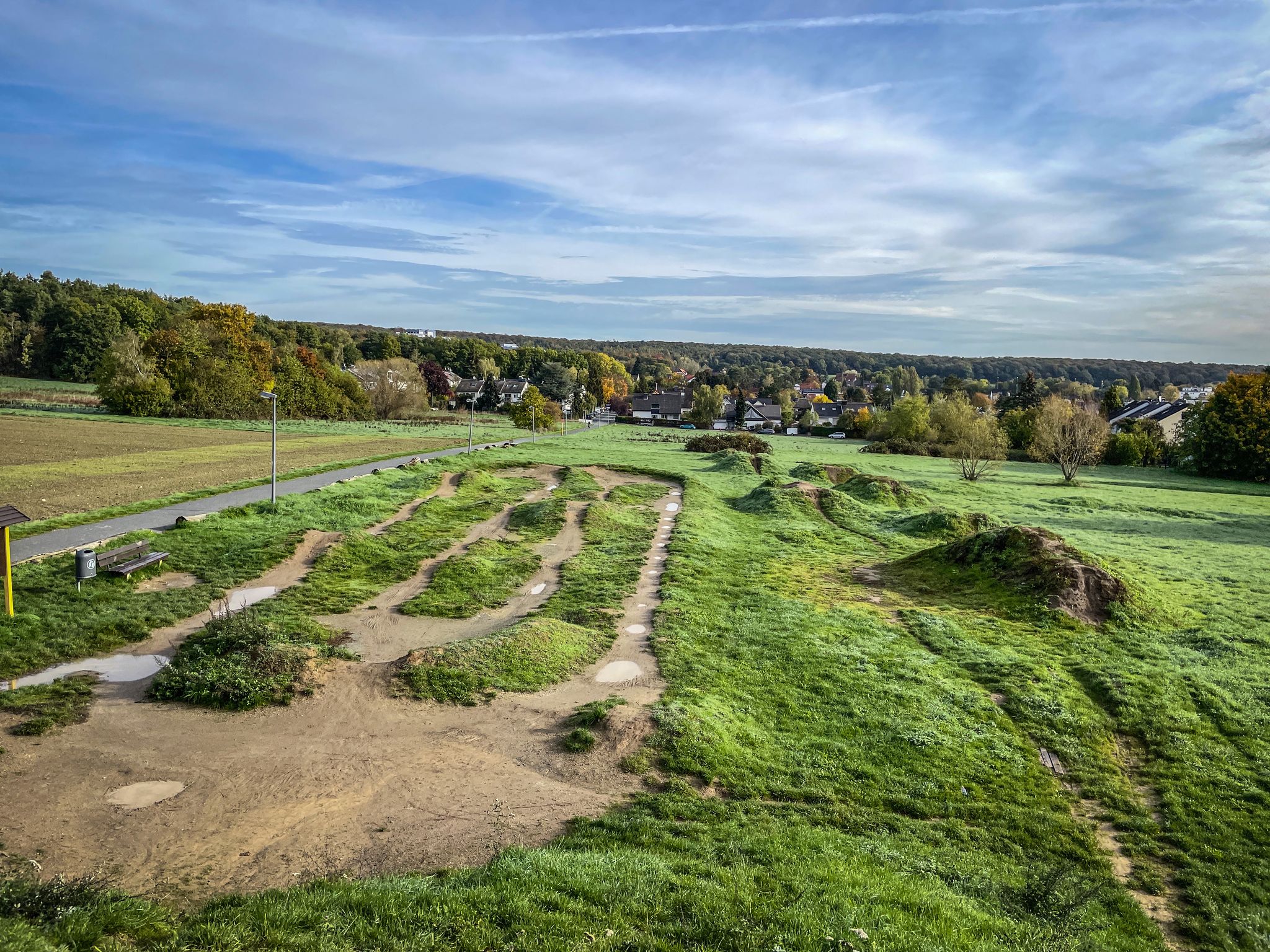 Ein nicht ganz so gut gepflegter Pumptrack, schade