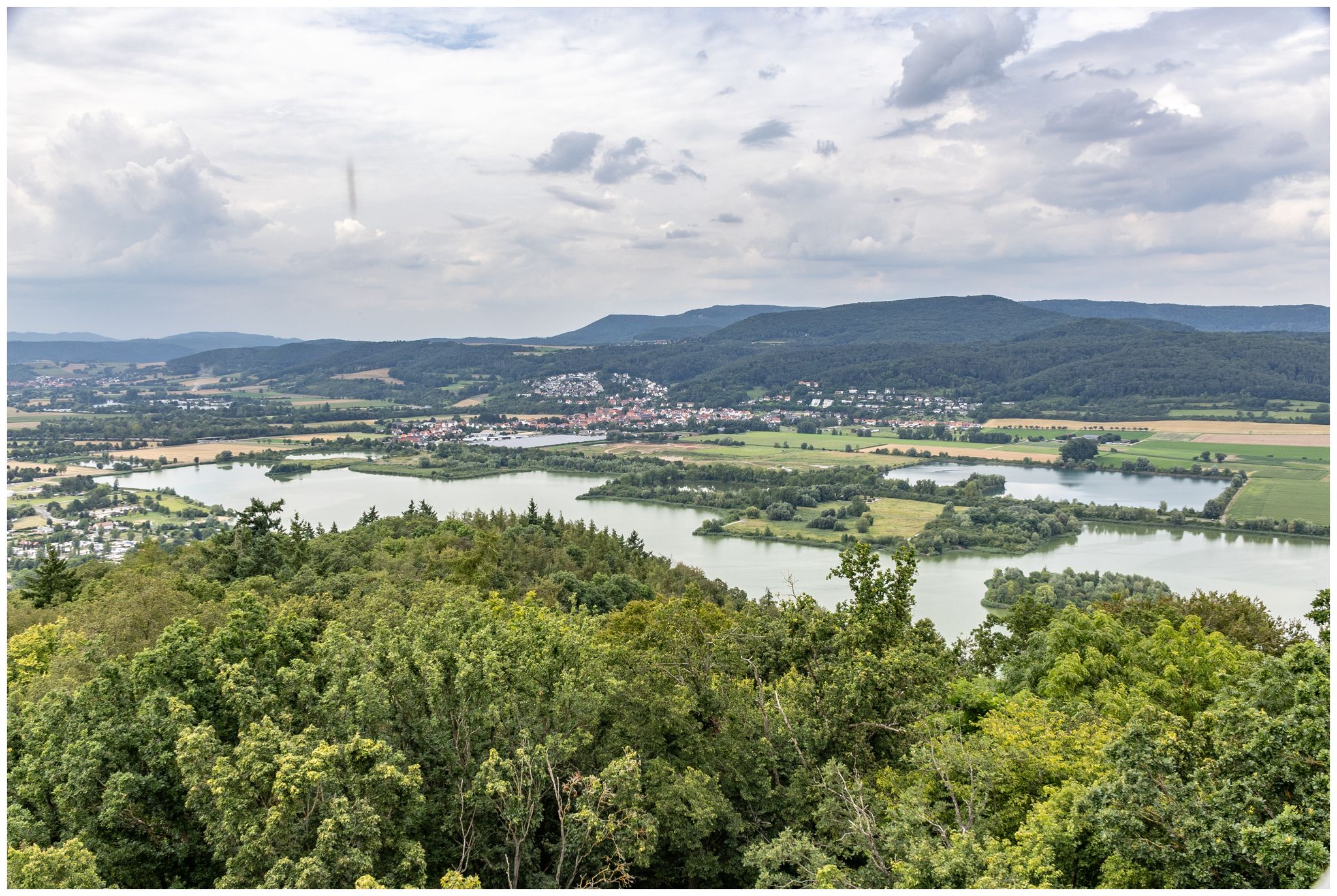 Blick Richtung Meißner über den weit ausgedehnten Werratal-See