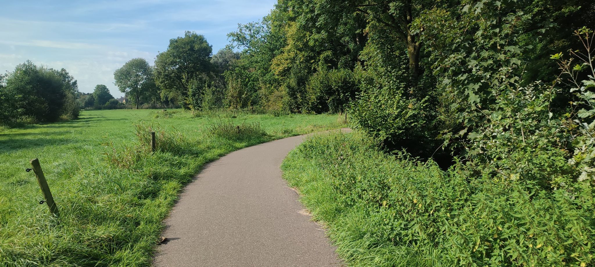 Radweg an der Mark entlang, in Belgien besser