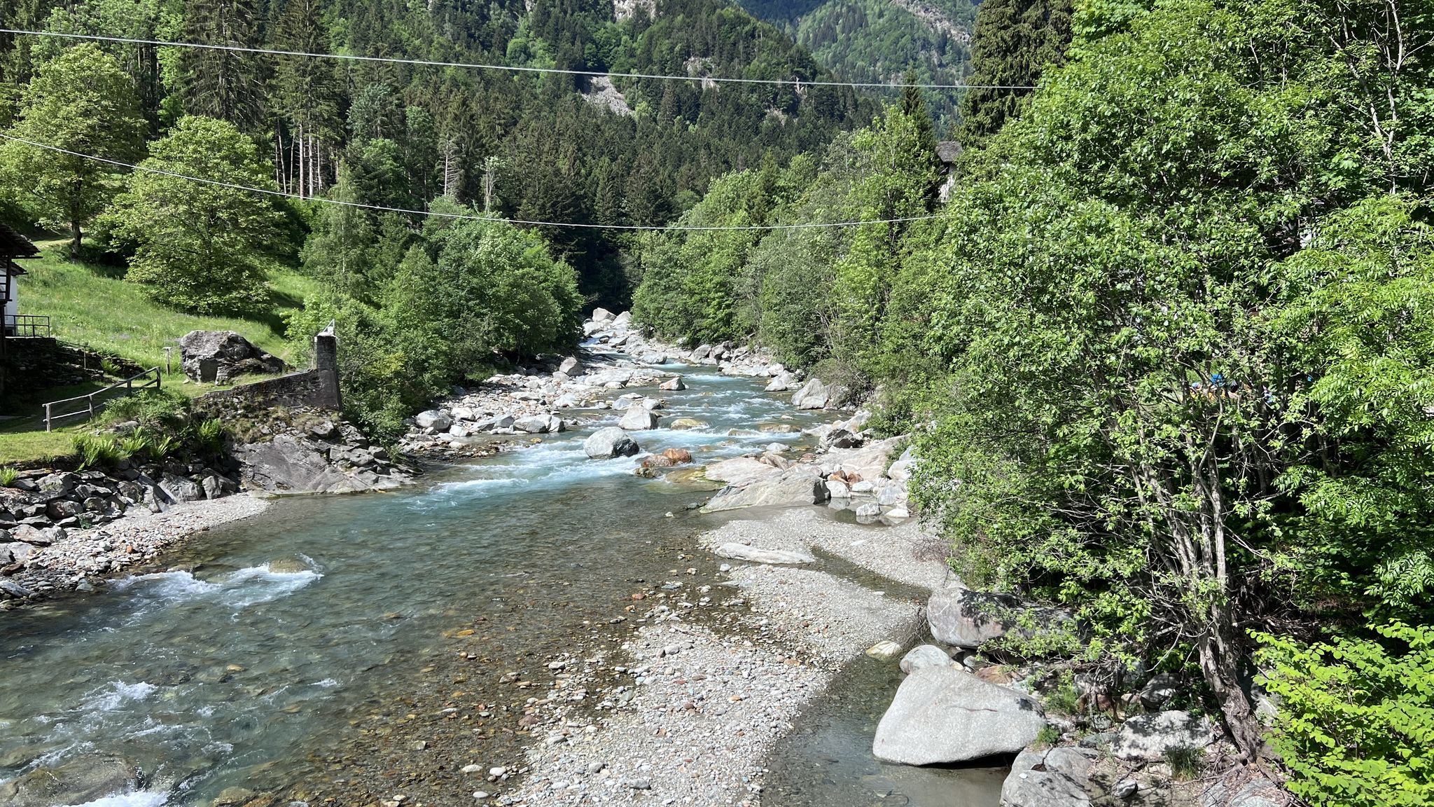 Blick von der Einstiegsbrücke flussaufwärts
