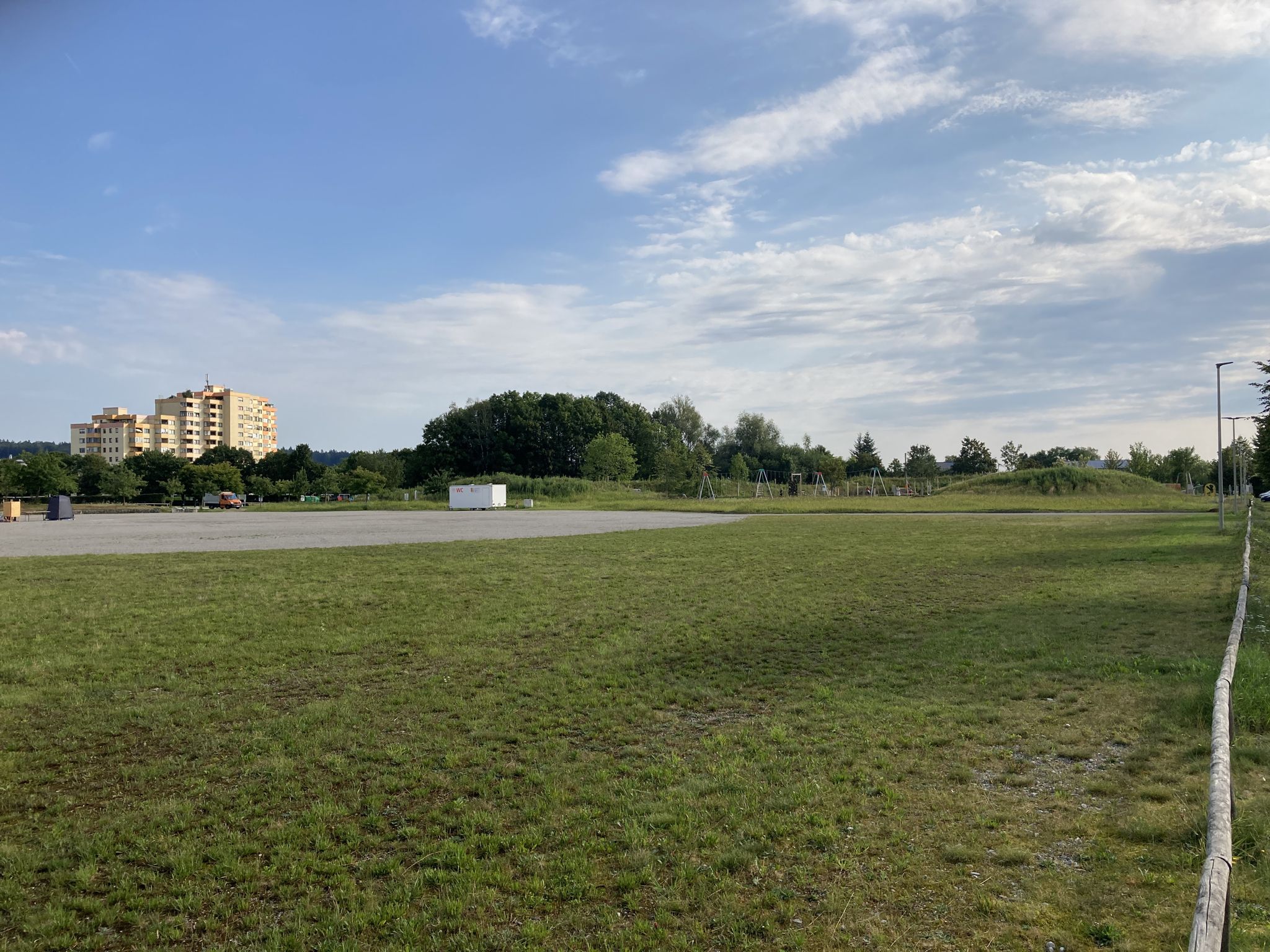 Zirkusplatz (im Hintergrund Motorikpark