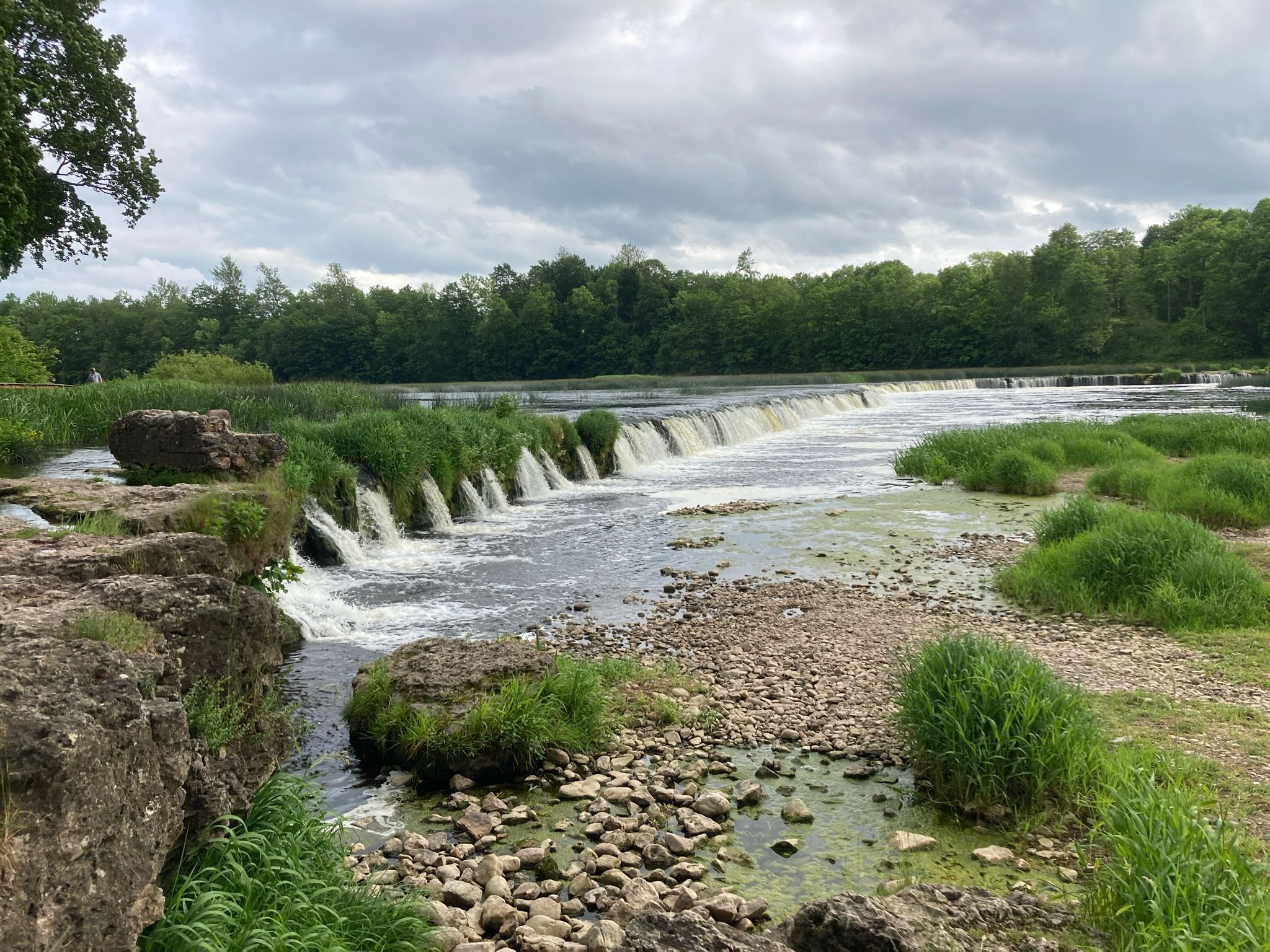 Der breiteste Wasserfall Europas, heißt es.