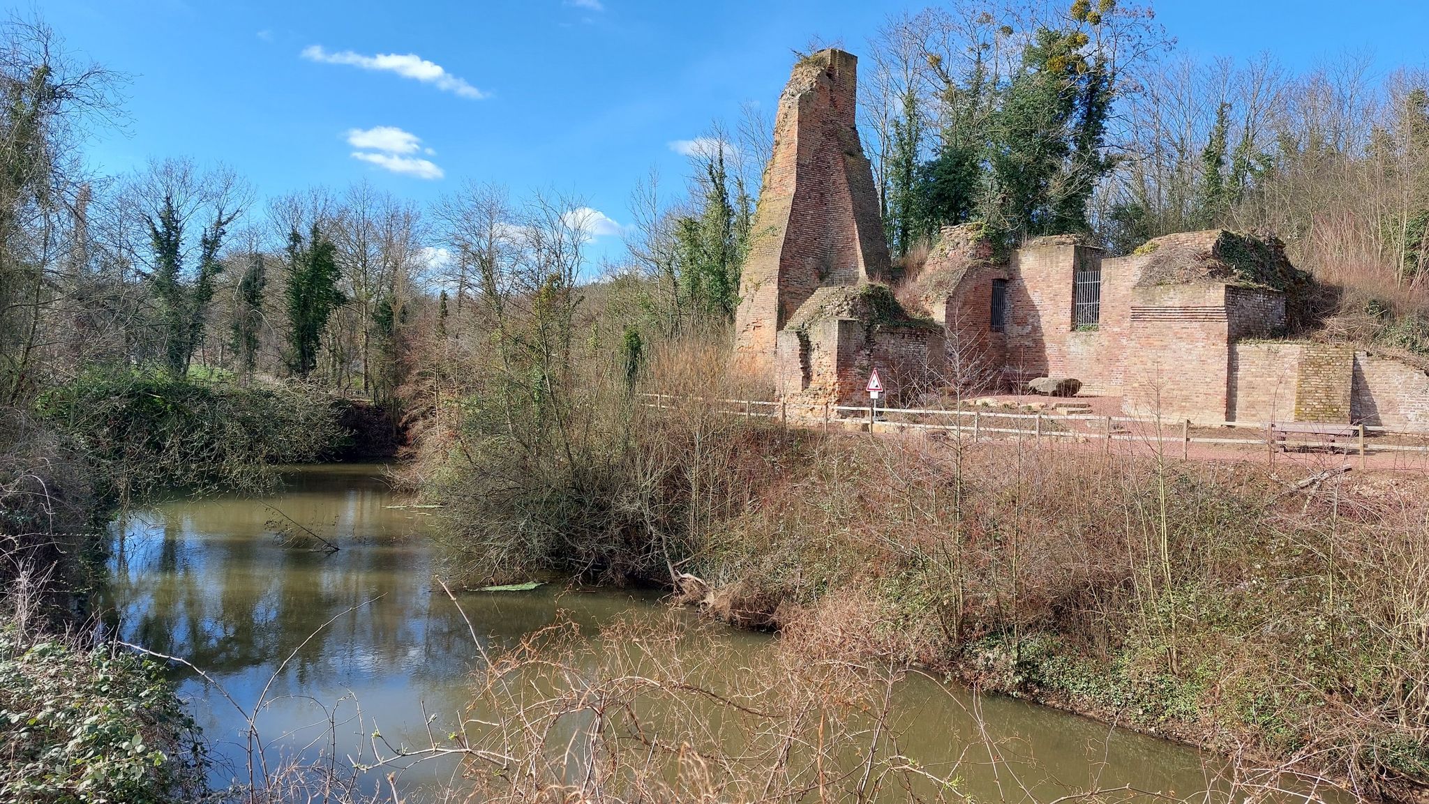 Burgruine in Alt-Kaster, ehemaliges Schloss der Grafen von Jülich