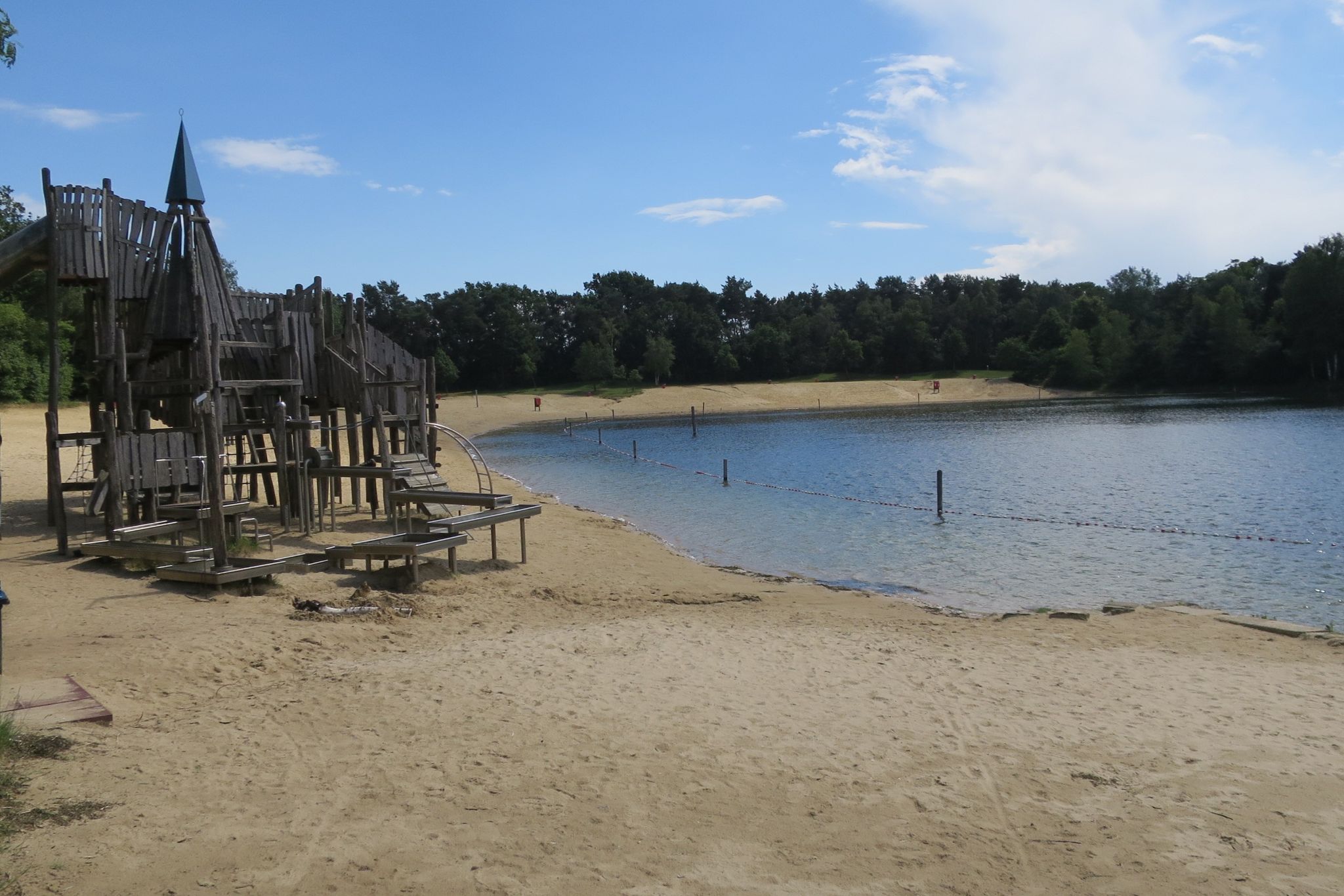 Leerer Strand - .. wartet auf wärmere Tage