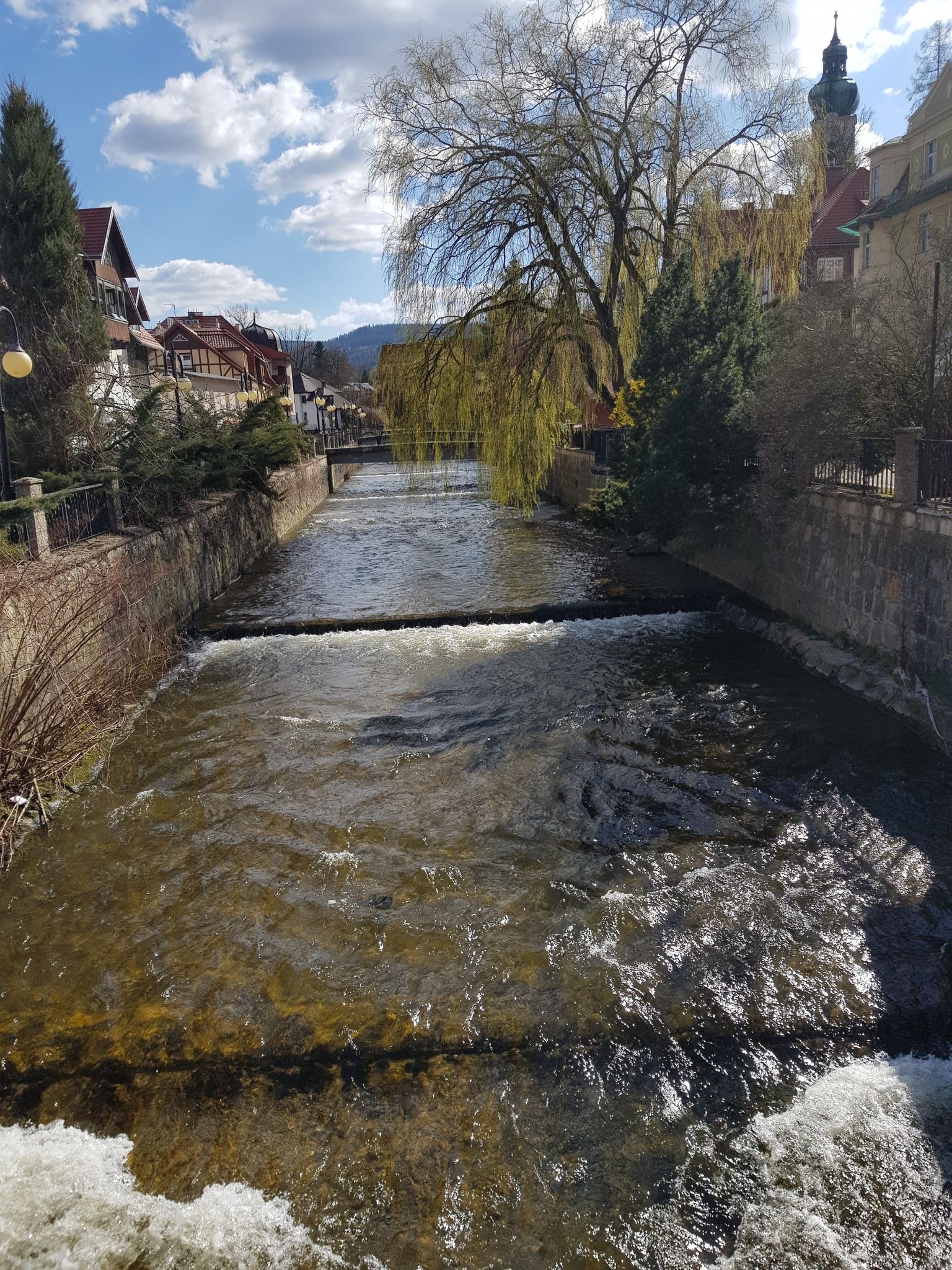 Blick in Altheide Bad die Reinerzer Weistritz hinauf in Richtung Stadtzentrum