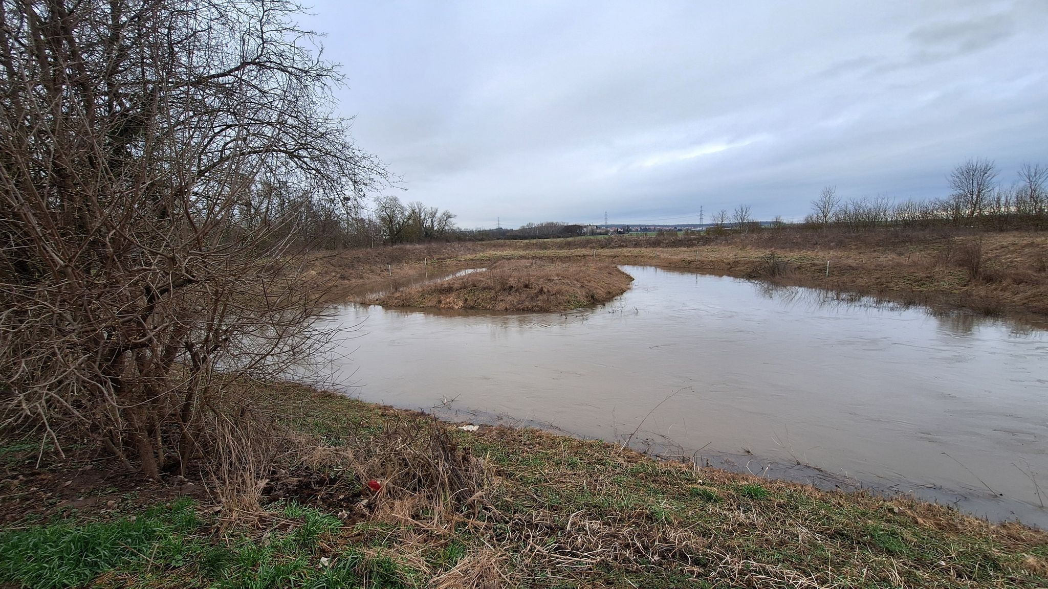 Renaturierungsschleife der Nidder bei Gronau mit Hochwasser