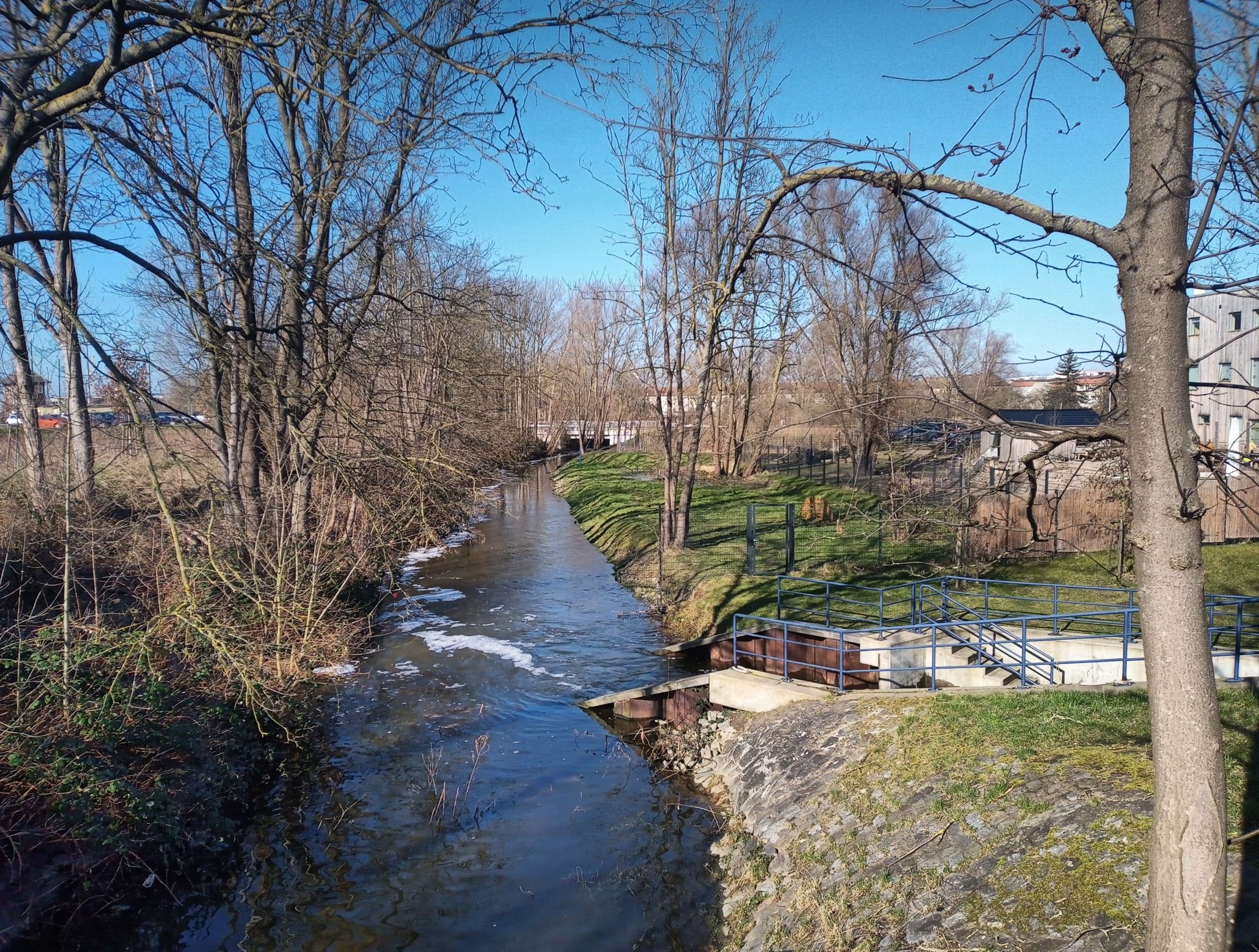 .... zum Fluss