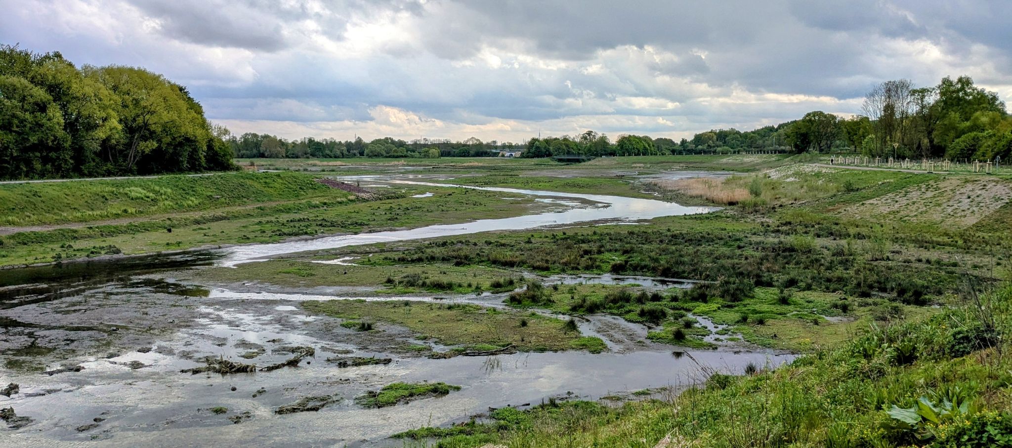 Emscheraue mit Rückhaltebecken