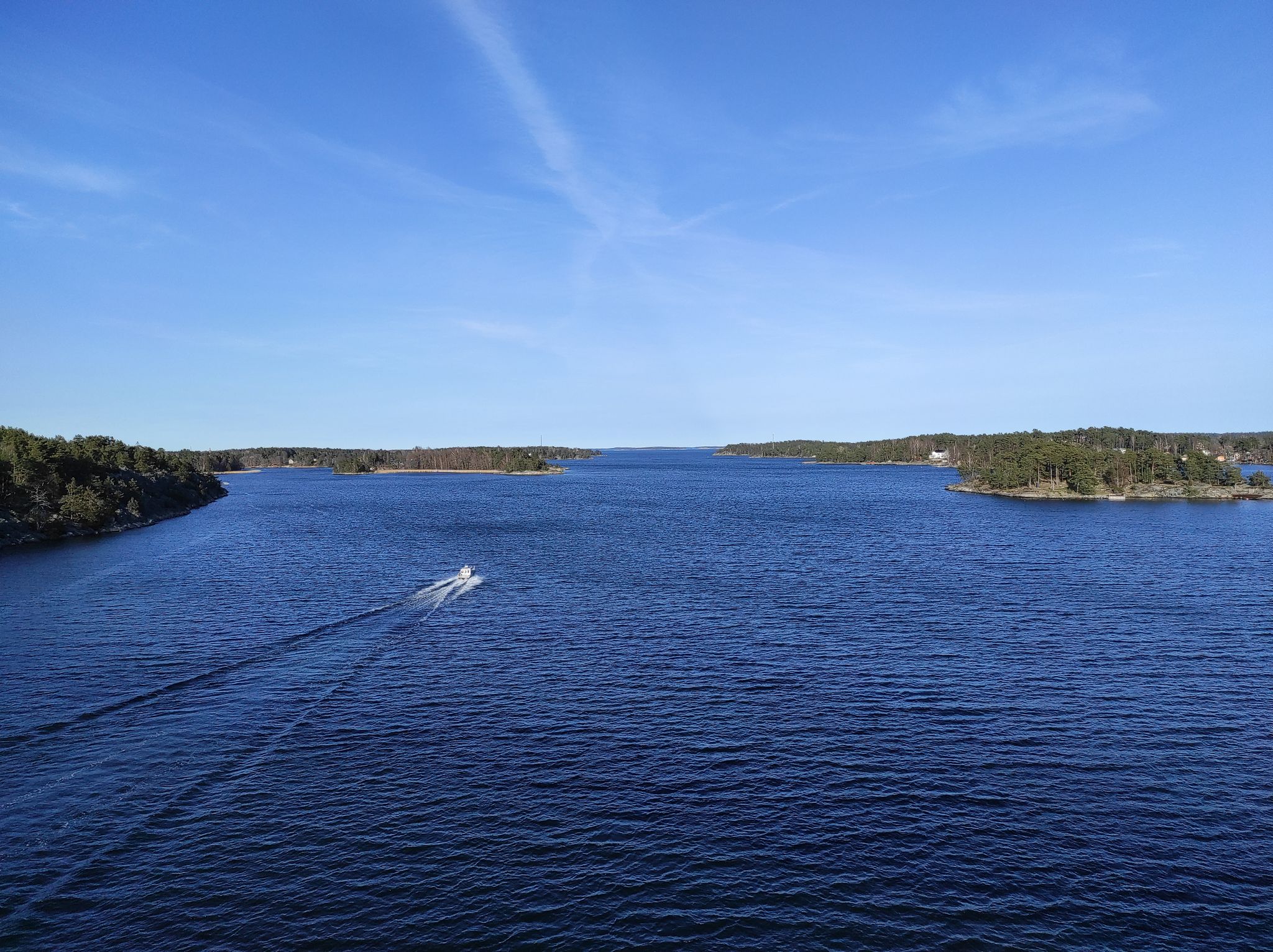 View from the bridge to Djurö! That water color! :o