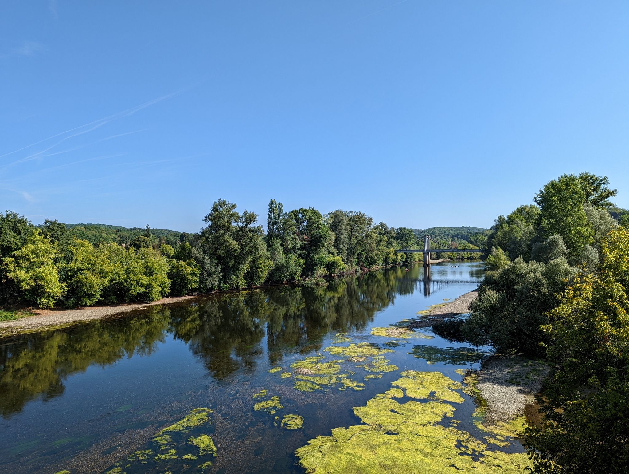 Die Dordogne mit niedrigem Wasserstand